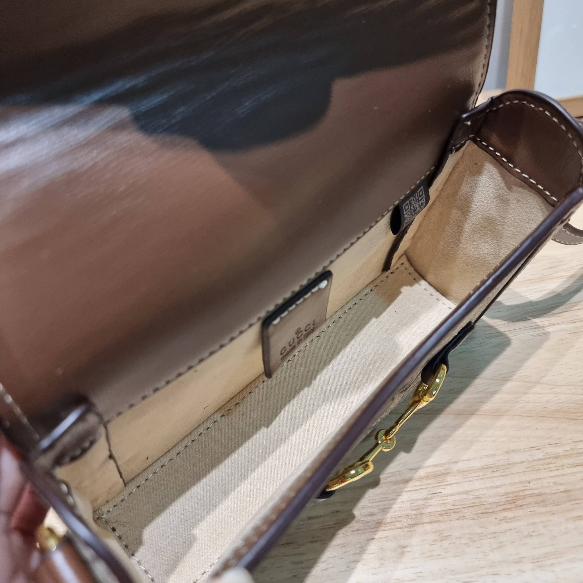 Set 3 ชิ้น Gucci Horsebit 1955 Mini Bag / GG crossbody horizon mini bag box set ชวนสะสม ใครมองหาของขวัญอยู่ เซ็ทนี้จัดว่าเลิศมาก! กับการจับเอารุ่นยอดฮิต มามิกซ์รวมกับไอเท็มสุดคุ้มของมันต้องมี!! จัดเรียงให้อยู่ในกล่อง box set ลิมิเต็ด ที่มีทั้งแว่นตา gentl