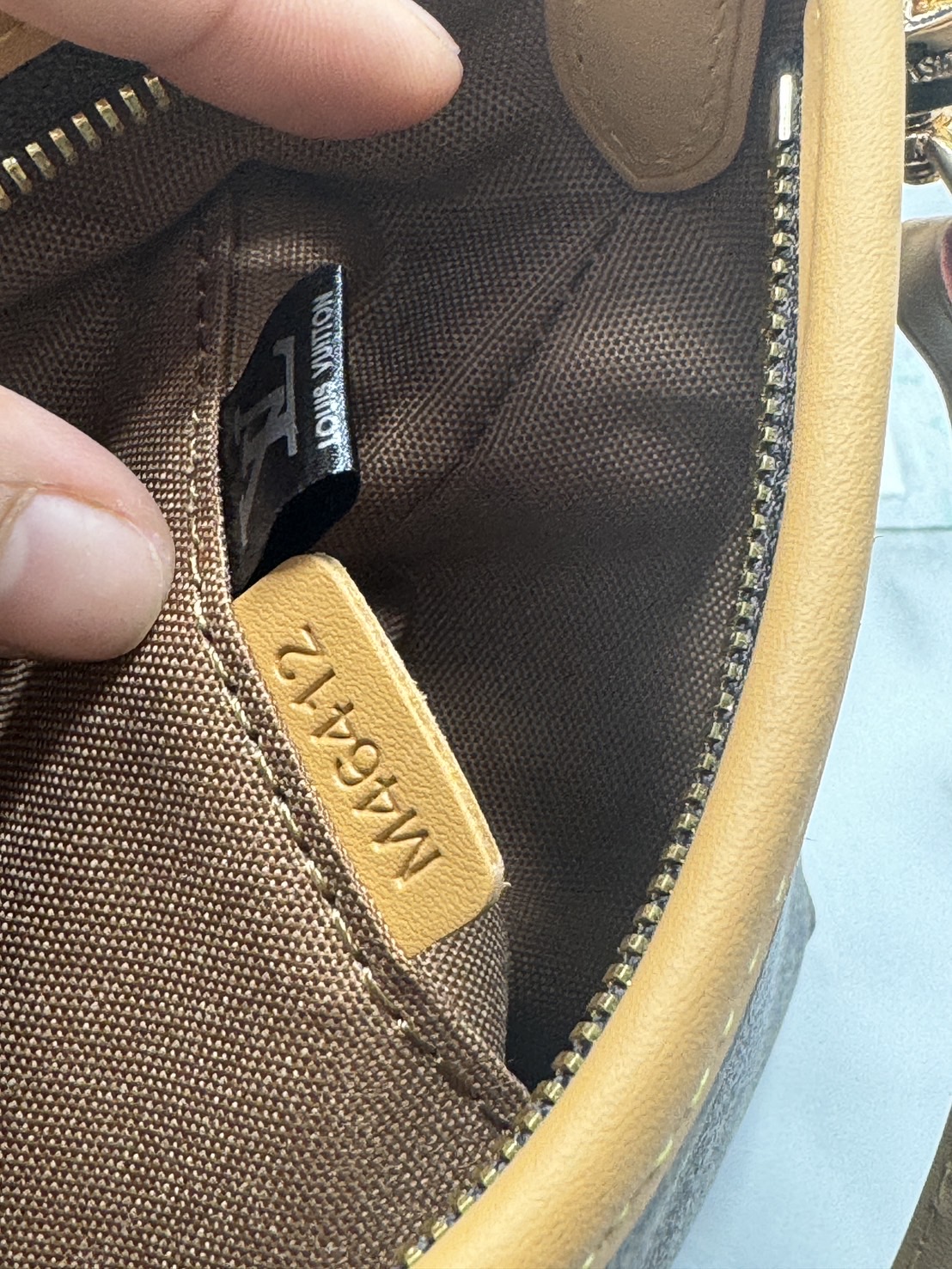 ORI หนังแท้ | LV Mini CarryAll Monogram canvas กระเป๋าสะพายไซ์เล็ก แครี่ออลรุ่นใหม่ มาพร้อมห่วงโซ่หัวใจห้อยสุดคิ้ว และสายสะพายแยกถอดได้ สวยหรูคลาสสิก