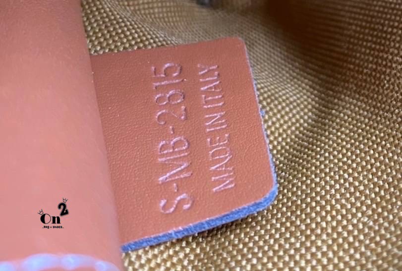 CELINE POUCH 16cm / CELINE TRIOMPHE Triumphal Arch Canvas / CELINE CLUTCH WITH CHAIN ภาพถ่ายจากสินค้าจริง พร้อมส่งที่ไทย ใช้งานต่างประเทศได้ กระเป๋าคลัทช์ดีไซน์เรียบหรูออกแบบมาได้อย่างลงตัว