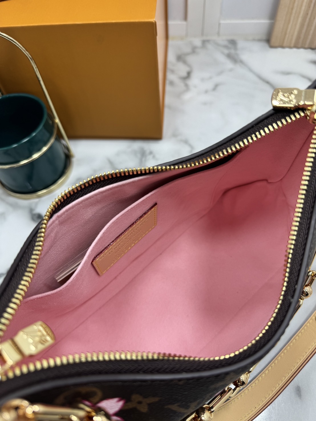 TOP ORI หนังแท้ | เกรดดีสุด LV x TM Boulogne PM Cherry Blossom bag กระเป๋าสะพาย ดีไซน์คลาสสิครุ่นสุดปัง ปรับลุคให้มีชีวิตชีวาด้วยลายดอกไม้เชอรี่บลอสซั่ม คอลใหม่สุดเอ็กซ์คลูซีฟ