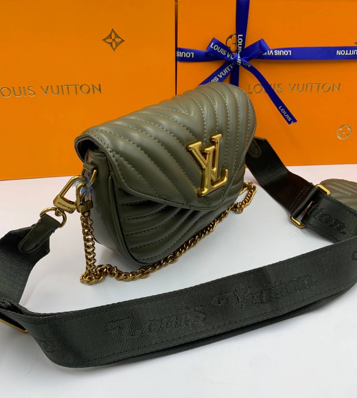 VIP GIFT 】LOUIS VUITTON NEW WAVE MULTI-POCHETTE (4colors)