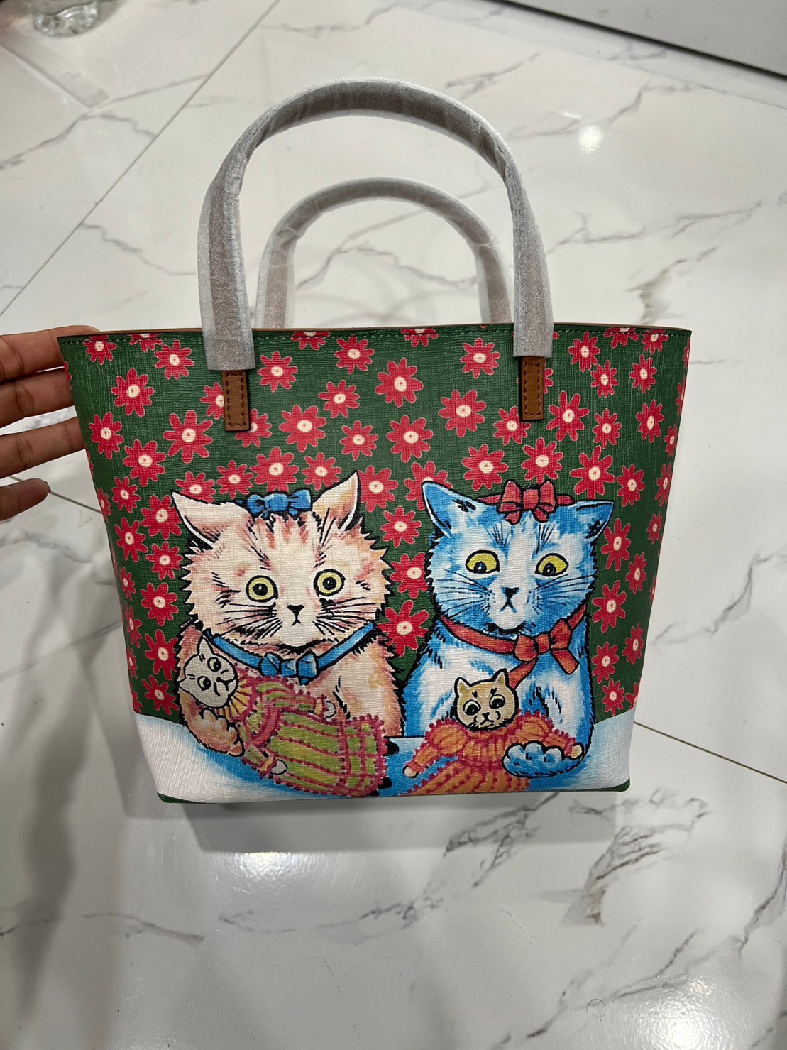 GUCCI Children's tote bag / Gucci kid tote / Gucci bag พร้อมส่งสต๊อกแน่น กับกระเป๋าโท้ทคิดท์ ไซส์น่ารักน่าใช้ ฮอตไม่หยุด เด็ดทุกดีไซน์ มีลายเข้าใหม่มากกว่าในรูปนะคะ **สินค้าเกรดออริจินอล 1:1 สลับแท้ งานสวยตามรูป ภาพถ่ายจากงานขายจริง ใช้งานต่างประเทศไ