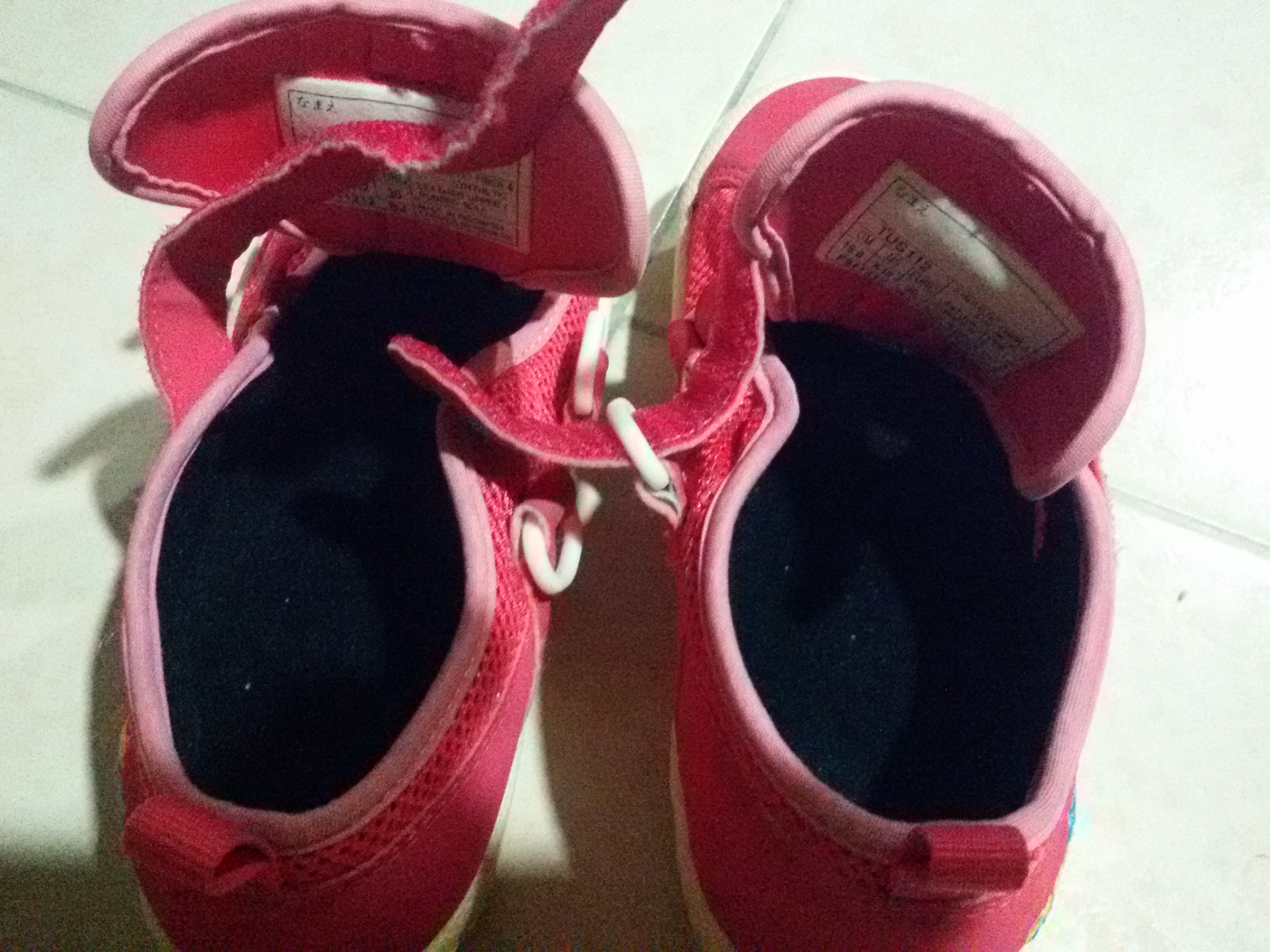 รองเท้าเด็กมือสอง Asics SUKU2 ของแท้ ซื้อจากญี่ปุ่นค่ะ ไซด์ 12 ค่ะ สภาพดีมาก