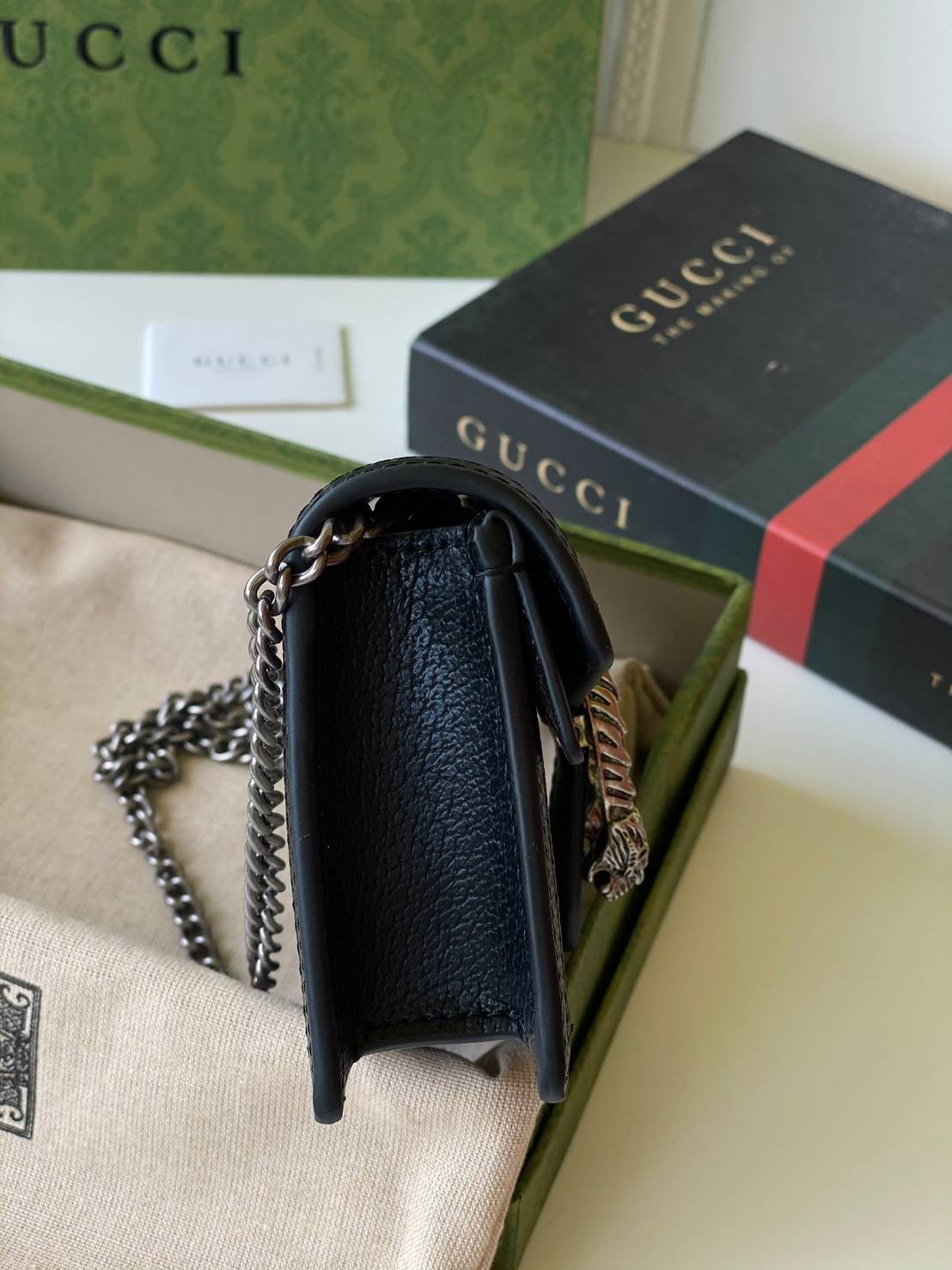 หนังแท้ GUCCI Dionysus mini bag / GG Shoulder bag / GG Denim Dionysus พร้อมส่งที่ไทย กระเป๋าสะพายข้างหนังแท้ เกรดหนังคุณภาพดียิ่งใช้หนังยิ่งสวย โทนสีน่าใช้มากก มาในดีไซน์คลาสสิคเรียบหรูเข้ากับทุกลุ๊คแบบไม่มีเอ้าท์ พร้อมส่งที่ไทย ภาพสินค้าถ่ายจากงานขายจริง