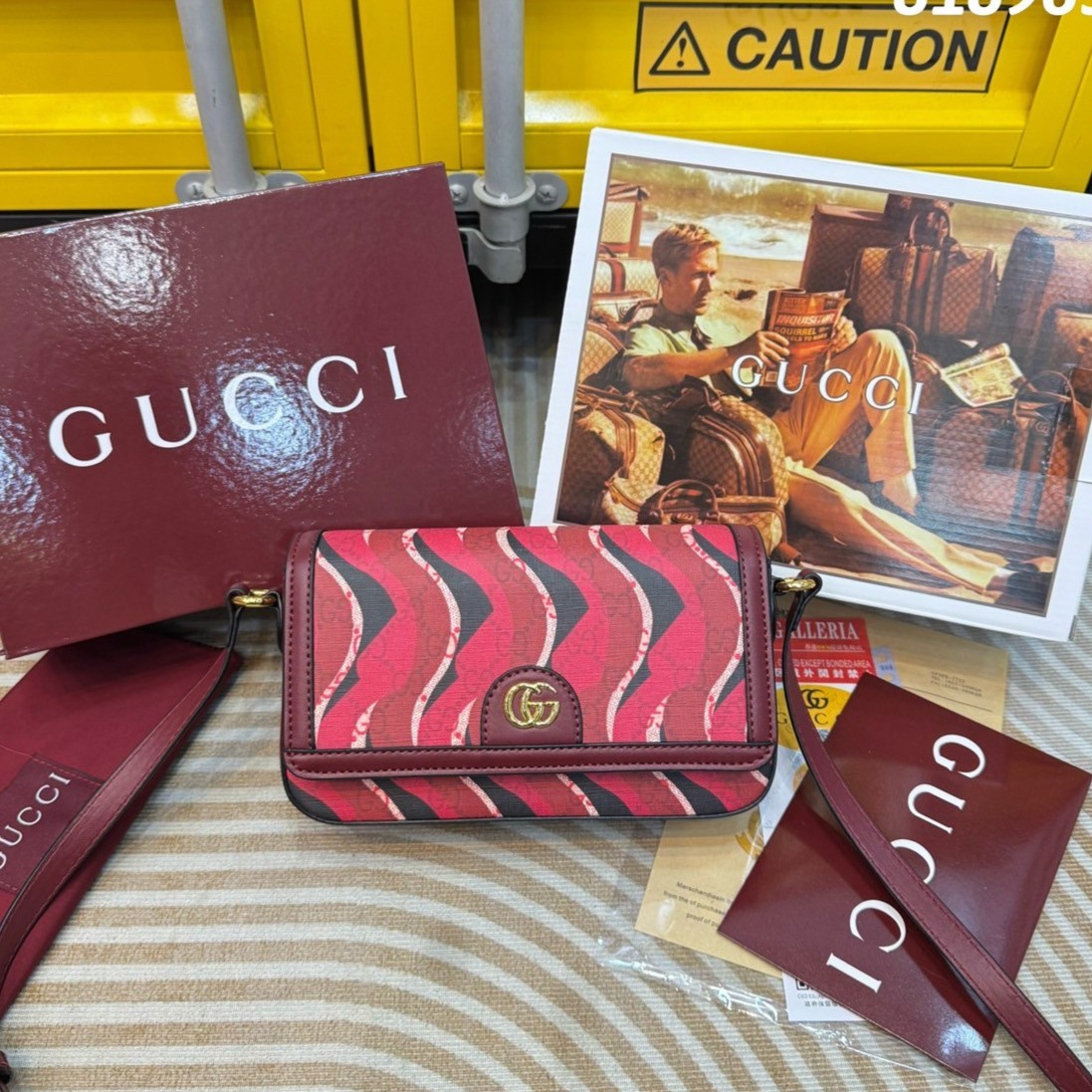 GUCCI Lunar New Year Printed super mini bag / GG Crossbody Bag กระเป๋าสะพายคอลใหม่ทรงสวยผู้ดี สีแดงขับผิวรับทรัพย์ ลวดลายรูปงูในตำนานเสริมความงดงามสวยหรูโดดเด่นอย่างลงตัว