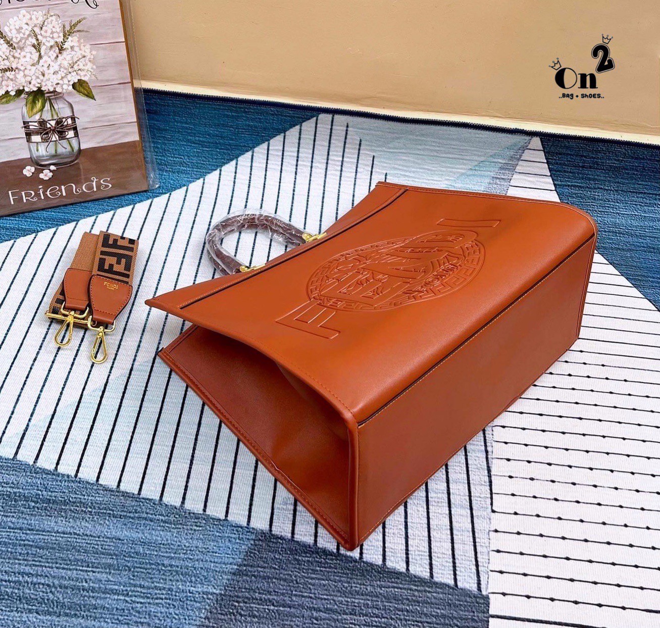 Fendi x Versace Shopping bag / FENDI Tote bag กระเป๋าสะพายทรงโท้ท ใบใหญ่ อะไหล่สีทองหรูหรา ใช้งานได้ทุกลุค เกรดงานสวย ใช้ได้ Everyday Look เลยค่า