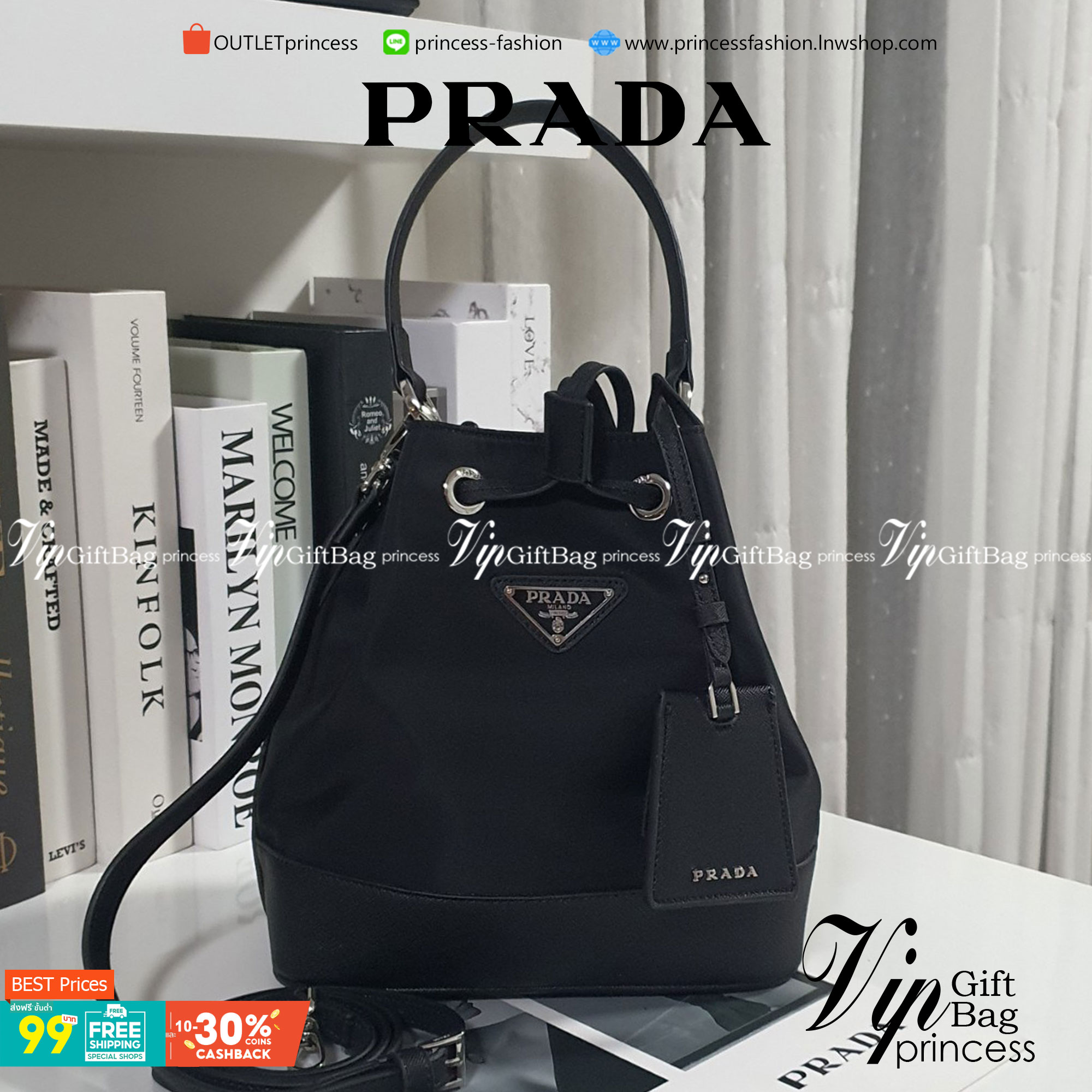 สินค้าใหม่!! NEW ARRIVIAL **ทรงขนมจีบไซส์ใหญ่ 🐰 งานพรีเมี่ยมกิ้ฟ จากเคาเตอร์ต่างประเทศ จากแบรนด์ PRADA วัสดุ NYLON สลับหนัง SAFFIANO ดีไซน์สวยหรูมากค่า เนื้อหนาซับในอย่างดี อะไหล่เงินทั้งใบ จุดเด่นคือ กระเป๋าสามารถ จุของได้เยอะมาก ด้านในมีช่องใส่ข