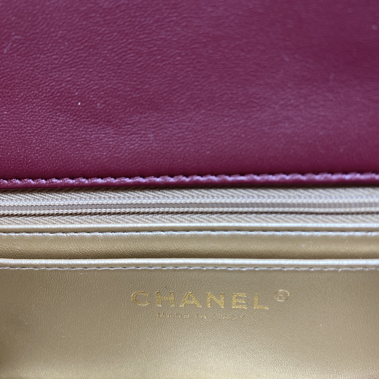 ORI หนังแท้ | Chanel Classic Flap Bag กระเป๋าสะพายรุ่นคลาสสิก สายประดับบอลโลโก้สวยหรูอะไหล่สีทองสวยงาม