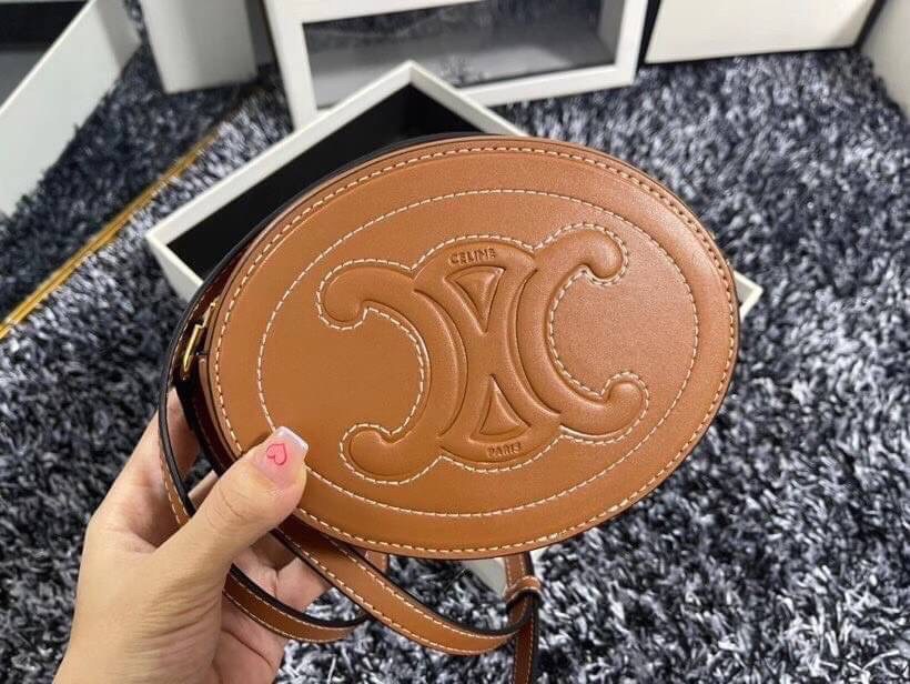 VIP 】หนังแท้ CELINE CROSSBODY OVAL PURSE IN SMOOTH CALFSKIN พร้อมส่งที่ไทย สีดำ สีน้ำตาล