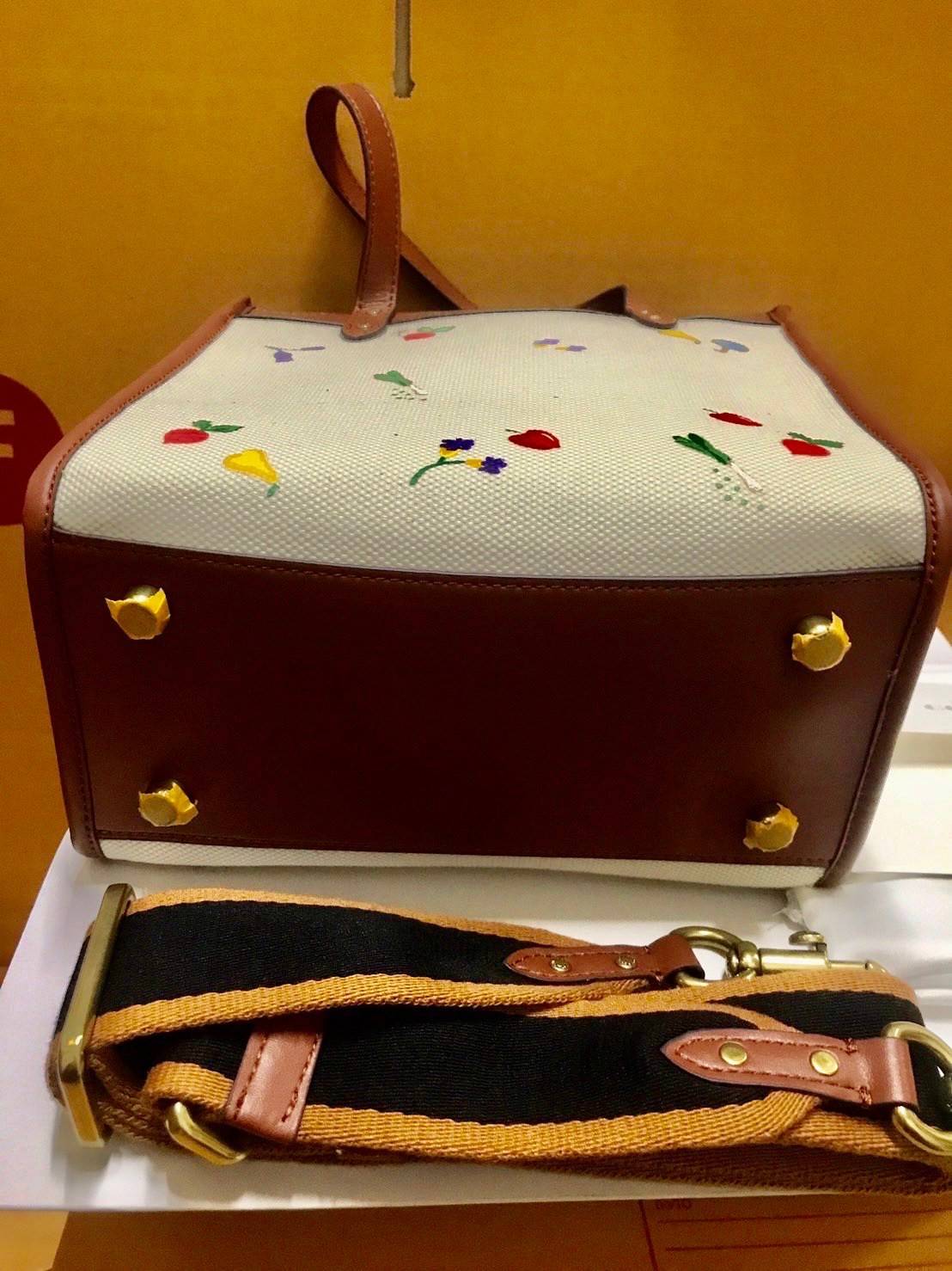 COACH FIELD TOTE 22 WITH GARDEN EMBROIDERY COACH BADGE