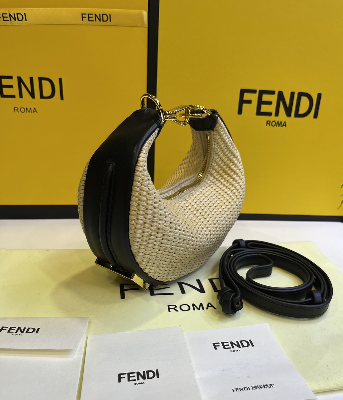 FENDI Nano Fendigraphy Natural raffia charm / Fendi hobo bag 20cm พร้อมส่ง กระเป๋าสะพายไหล่เฟนดิ Natural straw รุ่นใหม่ สวยหรู **สินค้าเกรดออริจินอล 1:1 สลับแท้