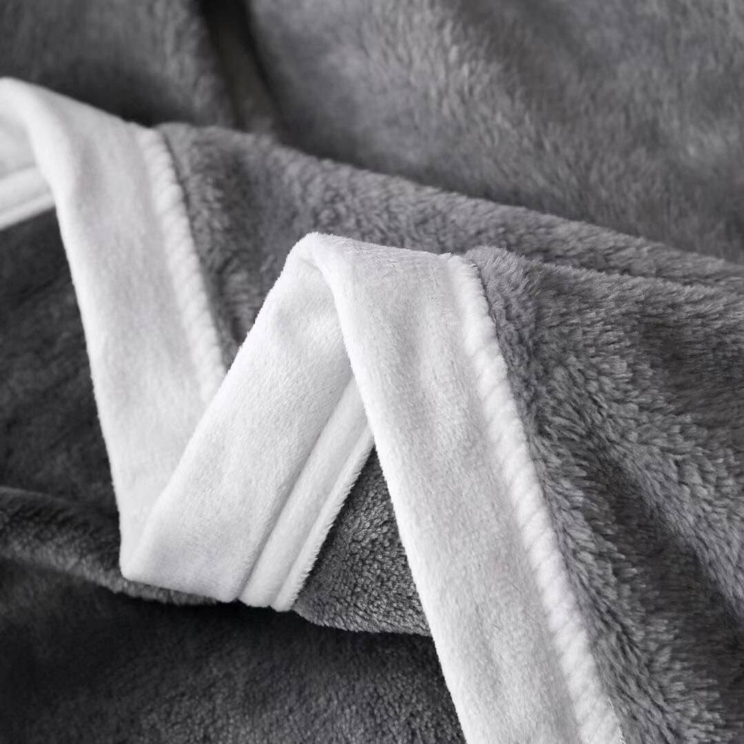 VIP GIFT 】Best Gift! Chanel Blanket พร้อมส่งไอเท็มแนะนำ ผ้าห่มนุ่มนิ่ม ขนปุยๆๆ สบายผิวมาก เนื้อผ้านิ่มฟูนุ่มใช้ได้ทุกโอกาส ขนาดกำลังดี พกพาสะดวก สามารถพกไว้ใช้ในรถ ใช้ในออฟฟิศได้ จะซื้อใช้เองหรือมอบเป็นของขวัญก็ดูดีพร้อมส่งที่ไทย ราคาสุดคุ้มไม่ต้องรอพรีฯ