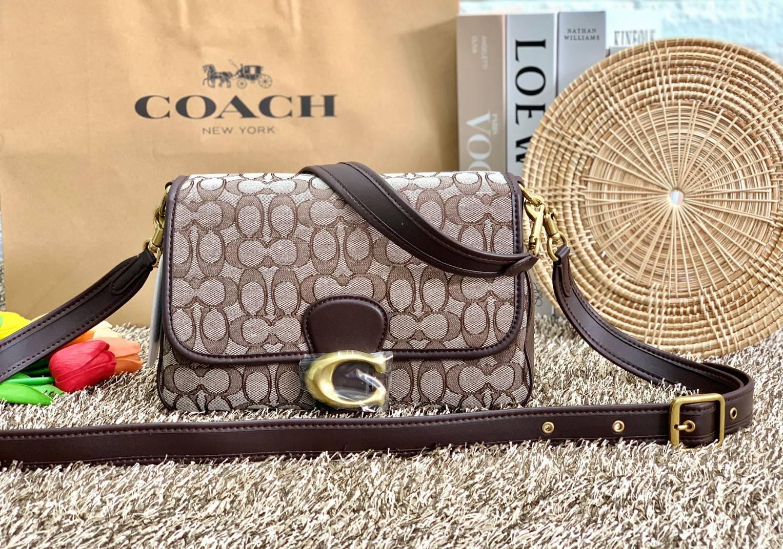 สวย คลาสสิคมากๆจ้าา COACH SOFT TABBY EUROPEAN CLASSIC UPGRADE PORTABLE BAG((C4821)) พร้อมส่งทันทีค่ะ สินค้าออกใหม่!! กระเป๋าหิ้ว//สะพายข้างได้ สุดคุ้ม! วัสดุ jacquard+หนังแท้ ได้สวยงาม คลาสสิคมากๆค่ะ น้ำหนักเบา เปิดปิดแบบกระดุมแม่เหล็กเป็นอะไหล่โลโก้แบรนด