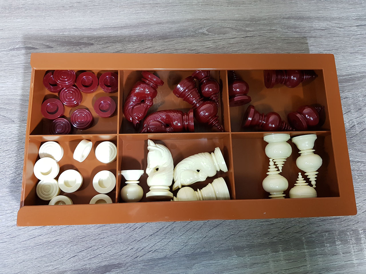 ชุดหมากรุกไทยปตท.(PTT) ตัวหมากรุกไทยพลาสติกอย่างดีพร้อมกระดานพลาสติกแบบพกพา