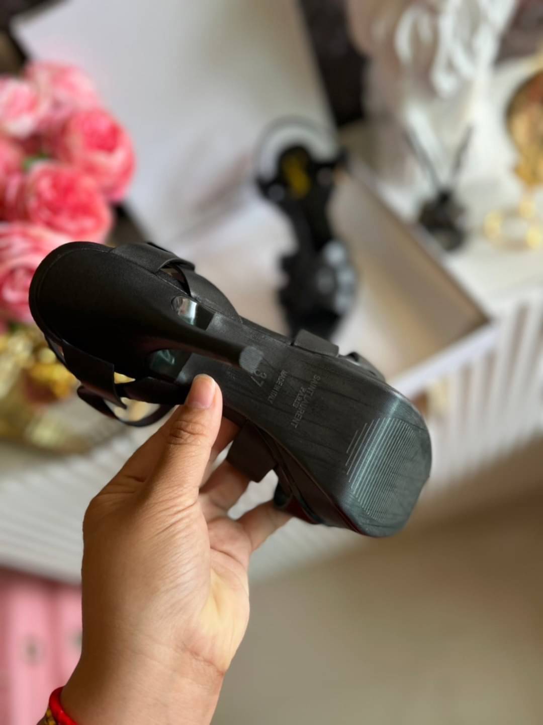 YSL TRIBUTE HEEL / SAINT LAURENT TRIBUTE HEEL / YSL HIGH HEEL เกรดออริจินอล รองเท้าส้นสูงแบรนด์หรู ที่สาวๆ ทุกคนควรมี ไว้ออกงานหรือใส่ทำงานได้ คู่นี้คือปังได้ตลอดกาล เพิ่มความสูงเพรียว สวยหรูมากค่ะ