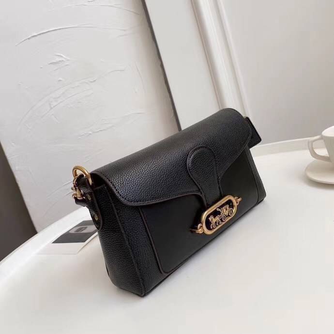 COACH SMALL JADE SHOULDER BAG [F91105,90782] กระเป๋าสะพายไหล่ ดีไซน์วินเทจย้อนยุค สวยคมชัด คลาสสิคใช้ได้ทุกลุค วัสดุหนัง pepble ทนทาน เปิด-ปิดด้วยฝาคาดโลโก้ พร้อมแถบแม่เหล็กในตัว รับรองแน่นหนา ด้านหลังมีช่องซิปให้ ภายในเป็นช่องโล่ง ขนาดกำลังดี ใช้งานง่าย 