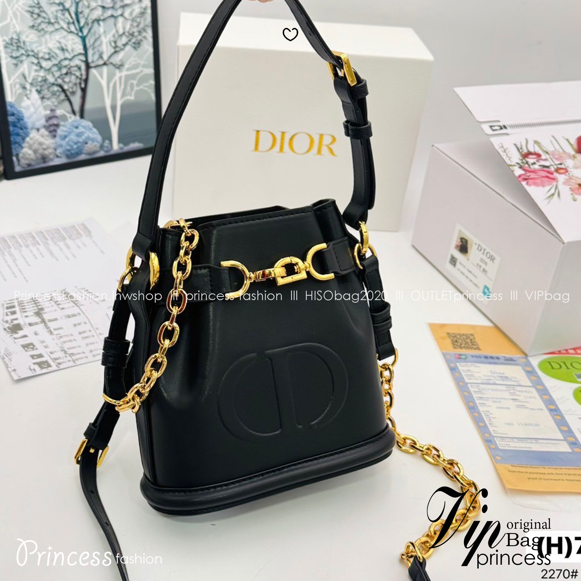 DIOR Small C'est Bag กระเป๋าสะพายสุดคลาสสิค ดีไซน์หรู ไซส์เล็กกะทัดรัด ใช้งานง่าย สะพายได้ทุกโอกาส ไอเท็มร้อนแรง ดีเทลสวยไม่ซ้ำใคร