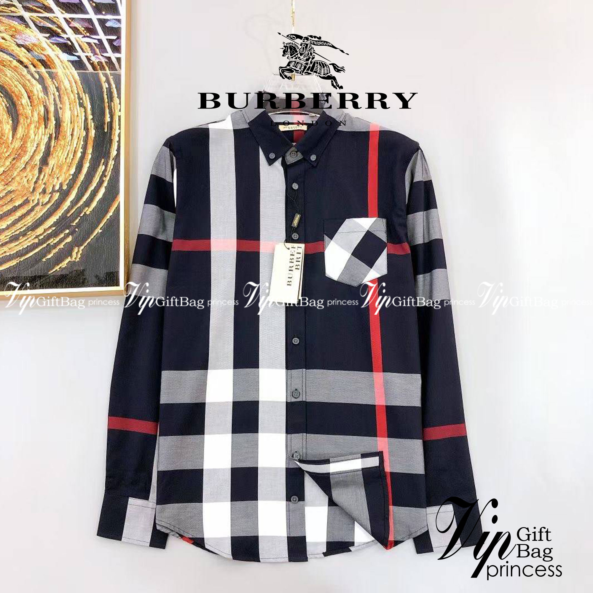 BURBERRY SHIRT / BURBERRY LONG SLEEVE VINTAGE CHECK SHIRT เสื้อเชิ้ตแขนยาวแบรนด์เบอเบอรี่ ลายสก็อตสุด classic เรียบหรู ดูดี ภูมิฐานมากๆค่ะ สินค้านำเข้าคุณภาพเทียบแท้ งานสวยเทพ เนื้อผ้าอย่างดี เป๊ะมาก รับประกันความพอใจเลยนะคะ ใส่เป็นเชิ้ตติดกระดุมเนี๊ยบๆ ห