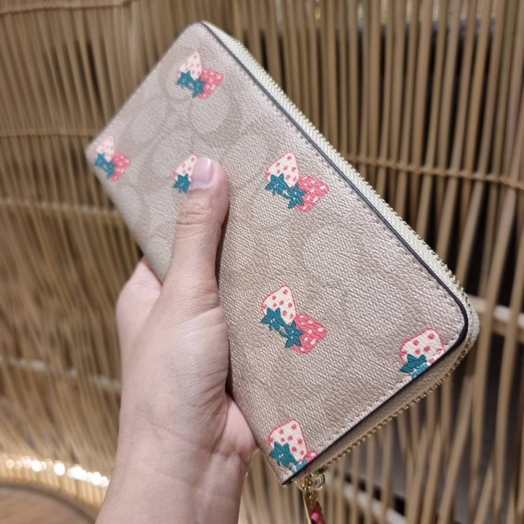 OUTLET 】COACH ACCORDION ZIP WALLET IN SIGNATURE CANVAS F86093 C3287 F98126 กระเป๋าสตางค์ใบยาว น่ารักน่าใช้