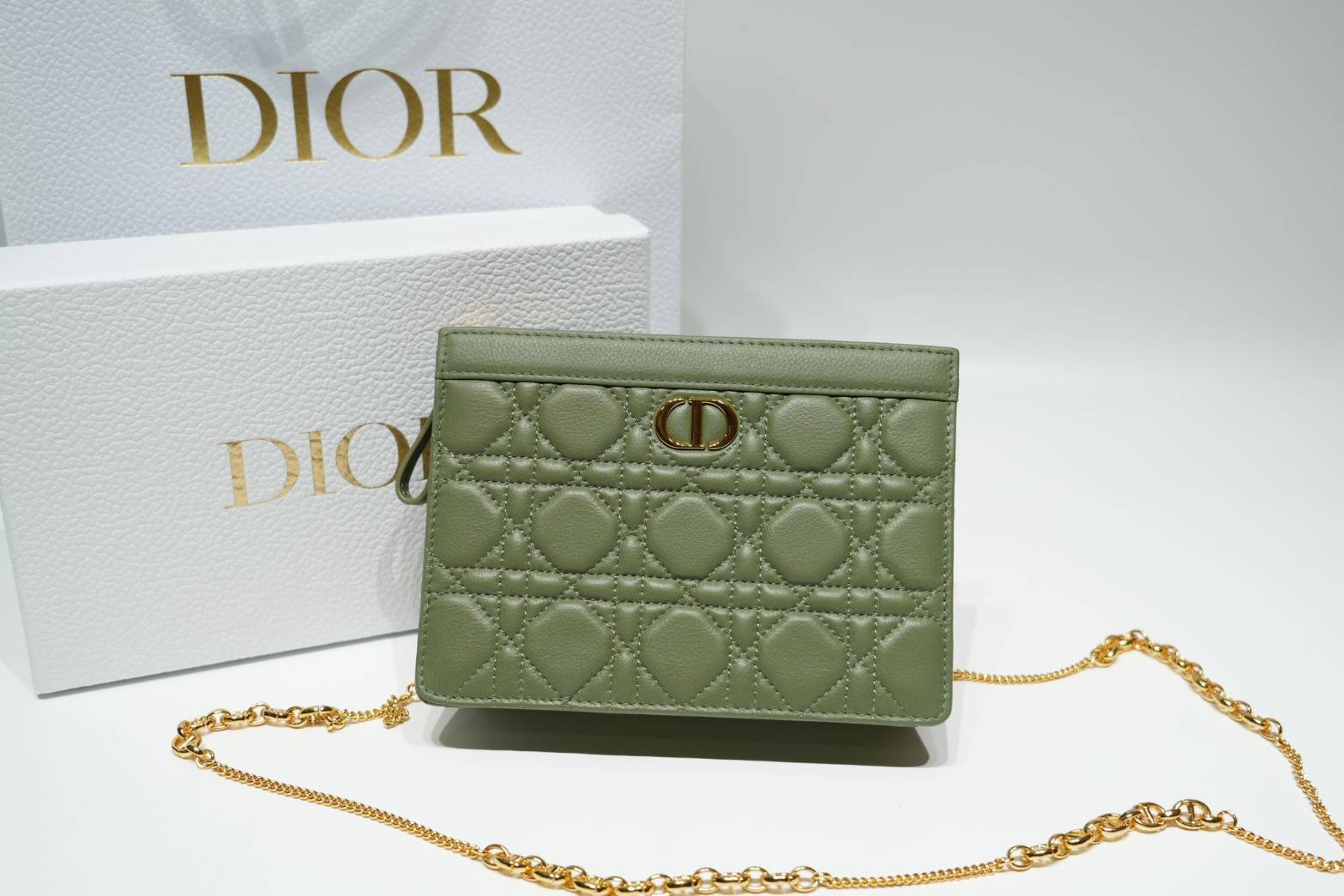 Caro Every Dior Pouch / Dior Clutch Bag Cloud Supple Cannage Leather กระเป๋าทรงคลัชพอช หนังแท้ ทรงเสนห์ผสมผสานดีไซน์ทันสมัยและใช้งานง่ายได้จริงหลายโอกาส เกรดท็อปออริ เทียบแท้ 1:1 ใช้งานต่างประเทศ