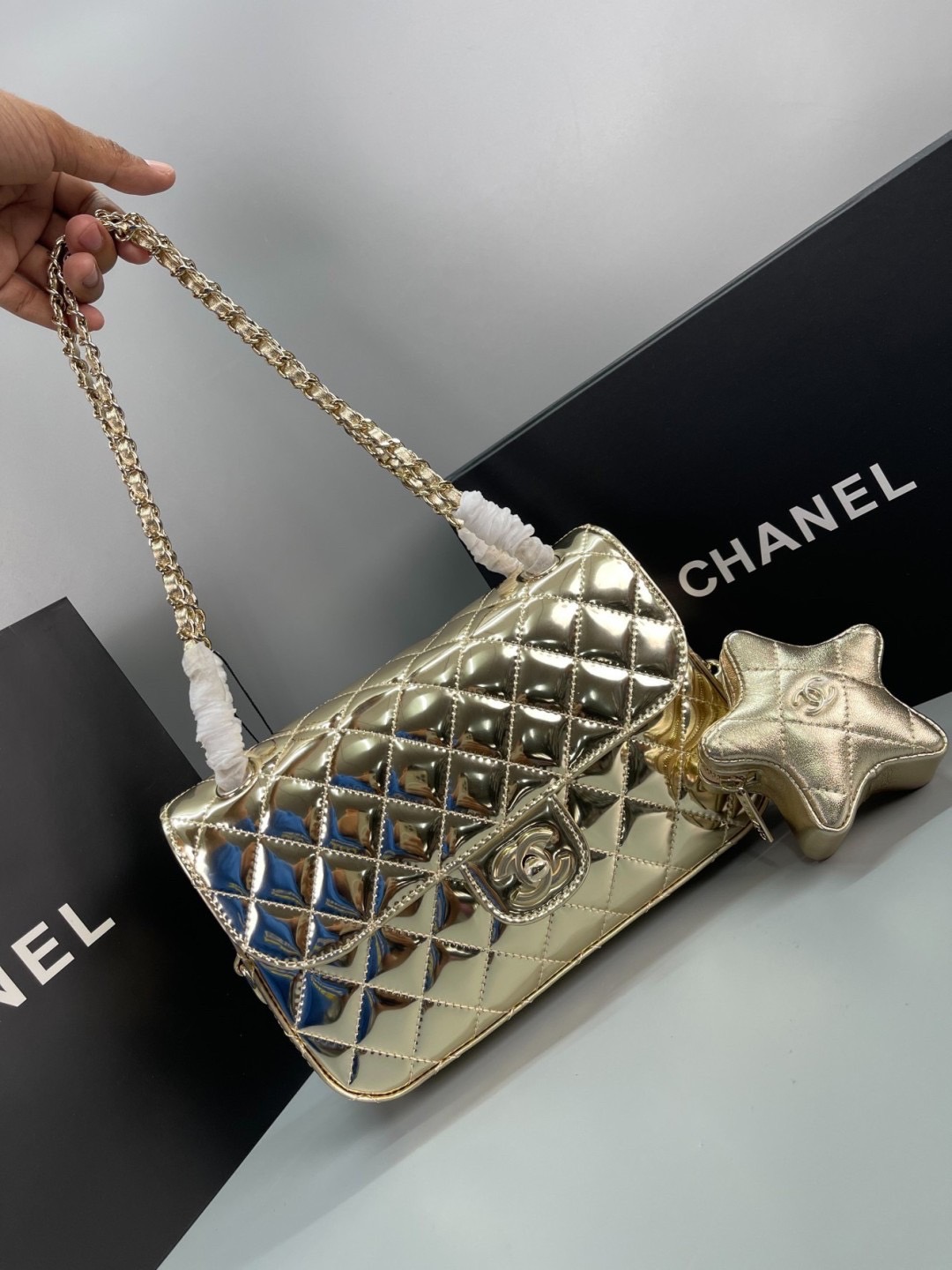 Chanel FLAP BAG & STAR COIN PURSE / CHANEL 24C Gold Metallic Mini Flap Bag กระเป๋าสะพายสีทองเงางามสุดหรู ผู้ดีสุด รวยสุดไปเลยค่า เกรดวีไอพี 1:1 เกรดดีสุด ผ่านทุก ตม ใช้งานต่างประเทศได้