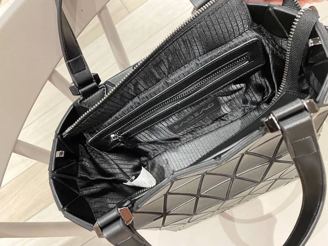 VIP GIFT 】BAOBAO Issey Miyake Crystal Matte Shoulder Bag