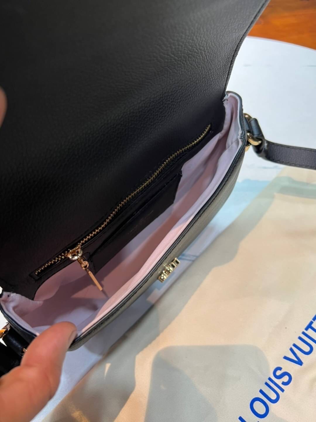 VIP 】หนังแท้ Louis Vuitton Crossbody & Shoulder Bag พร้อมส่งที่ไทย 4 สี