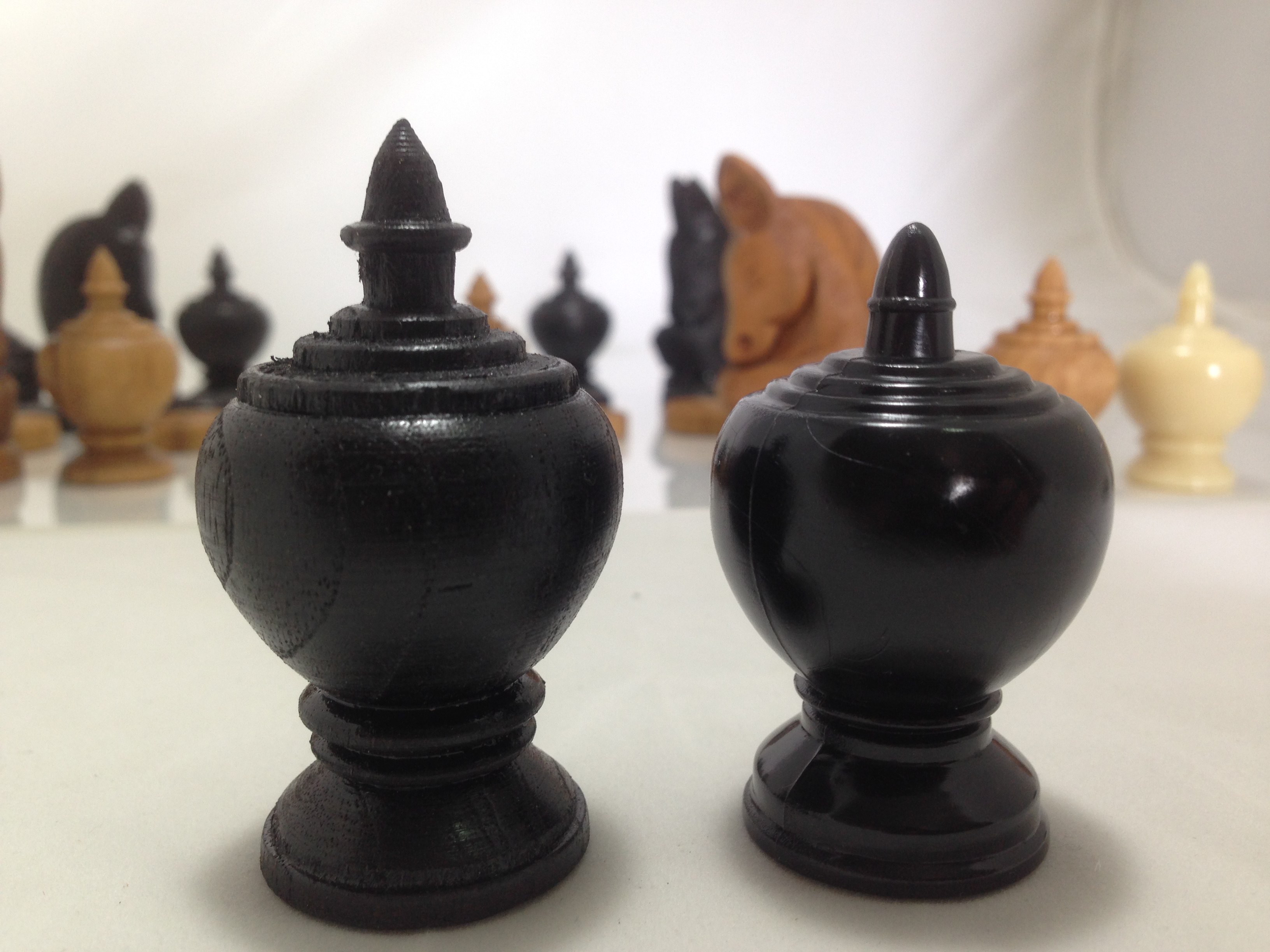 ชุดกระดานและตัวหมากรุกไทยไม้สักพร้อมกล่องเก็บ