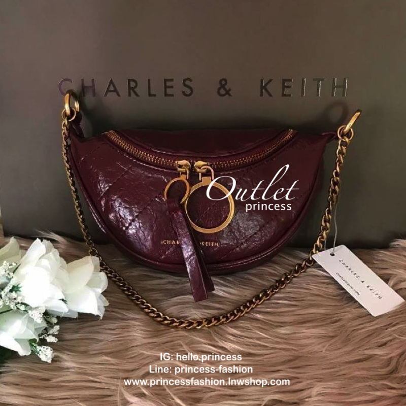 CHARLES & KEITH WRINKLED EFFECT RING ZIP TASSEL CROSSBODY BAG กระเป๋าสะพาย/คาดเอว/คาดอกรุ่นใหม่ล่าสุด เปิด-ปิดด้วยซิป ภายในโล่งกว้างมีช่องเล็กใส่บัตร จุของได้เยอะ ดีไซต์เก๋ไม่ซ้ำใคร มาพร้อมสายสะพาย 2 สายให้เลือกสะพายได้หลากหลายแบบไม่มีเบื่อแน่นอนจ้า
