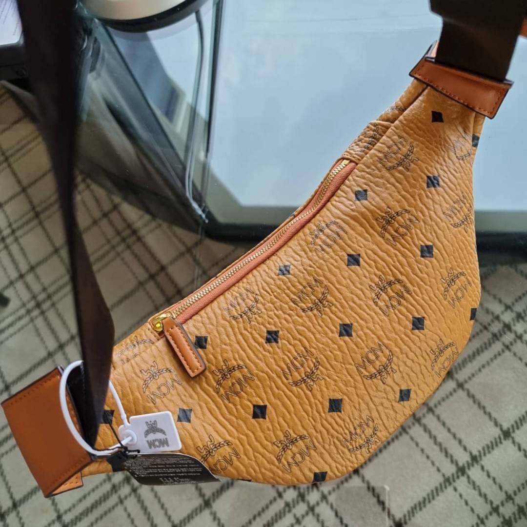 M.C.M STARK BELT BAG IN VISETOS รุ่นยอดฮิต!! หนุ่มๆสาวๆใช้ได้ไม่มีเบื่อ!! 🎉⭐️⚡️🛎 กระเป๋าคาดอกรุ่นขายดี ลายวิเซโต้เอกลักษณ์ ทั้งสปอร์ตและดูหรูในตัว ใช้งานง่าย ได้ทุกลุค วัสดุหนังแคนวาสคุณภาพดี มีช่องซิปหลัก และซิปรอง ภายในเป็นช่องโล่