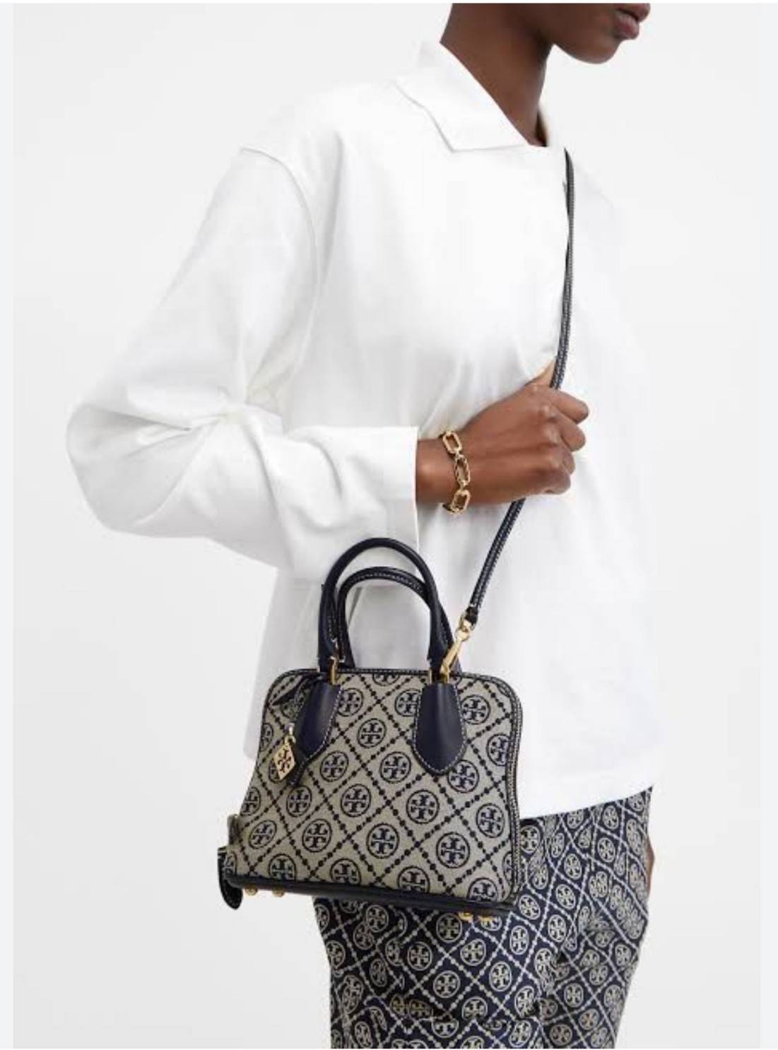 Tory Burch Mini T Monogram Jacquard Swing Satchel Bag กระเป๋าสะพาย คอลเลคชั่นใหม่ล่าสุดดีไซน์สุดคลาสสิก รูปทรงโดม