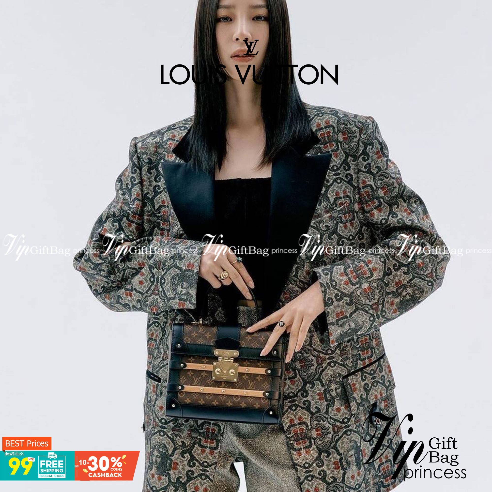 ใหม่ล่าสุดจาก LV monogram vintage box bag มาพร้อม box set สุดหรูรุ่นนี้ดีเทลยอดเยี่ยม เก็บรายละเอียดได้ดีและโดดเด่น ถือแล้วผู้ดีมาก!! วัสดุหนังแคนวาสสลับหนังแท้ เปิด-ปิดด้วยตัวบีบล็อค แน่นหนา ภายในโล่งกว้าง เลิศตรงที่เก็บทรง ขยายทรงด้านข้างได้ คอนโทรลด้วย