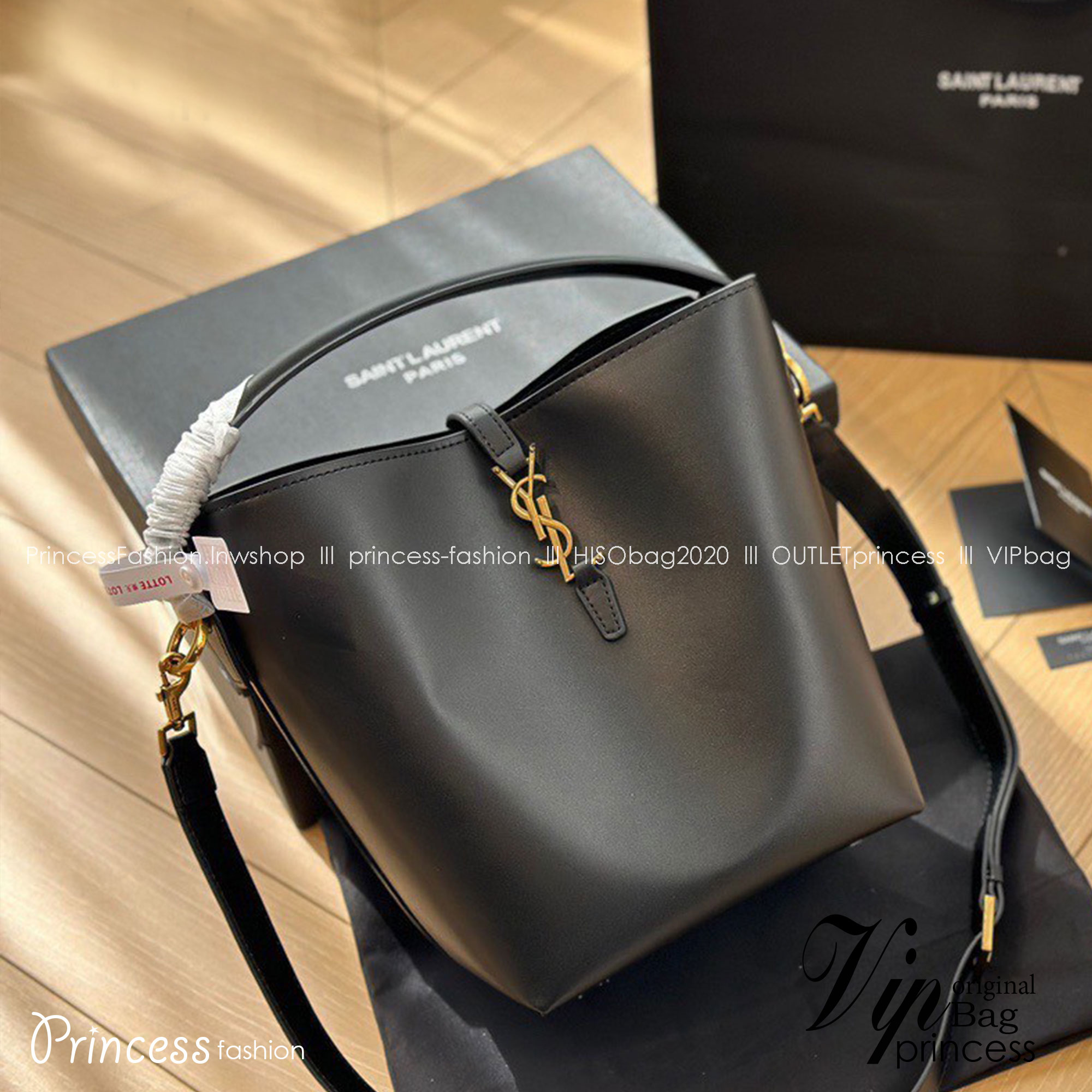 YSL Le 5 À 7 YSL Leather Hobo Bag / YSL Bucket Bag รุ่นยอดฮิต ที่ใครๆก็ต้องมีครอบครอง กับกระเป๋าสะพายทรงโฮโบ ดีไซน์สุดคลาสสิค งานหนังเต็มใบ สายสะพายในตัว ราคาแสนดีแนะนำของมันต้องมีจริงๆ