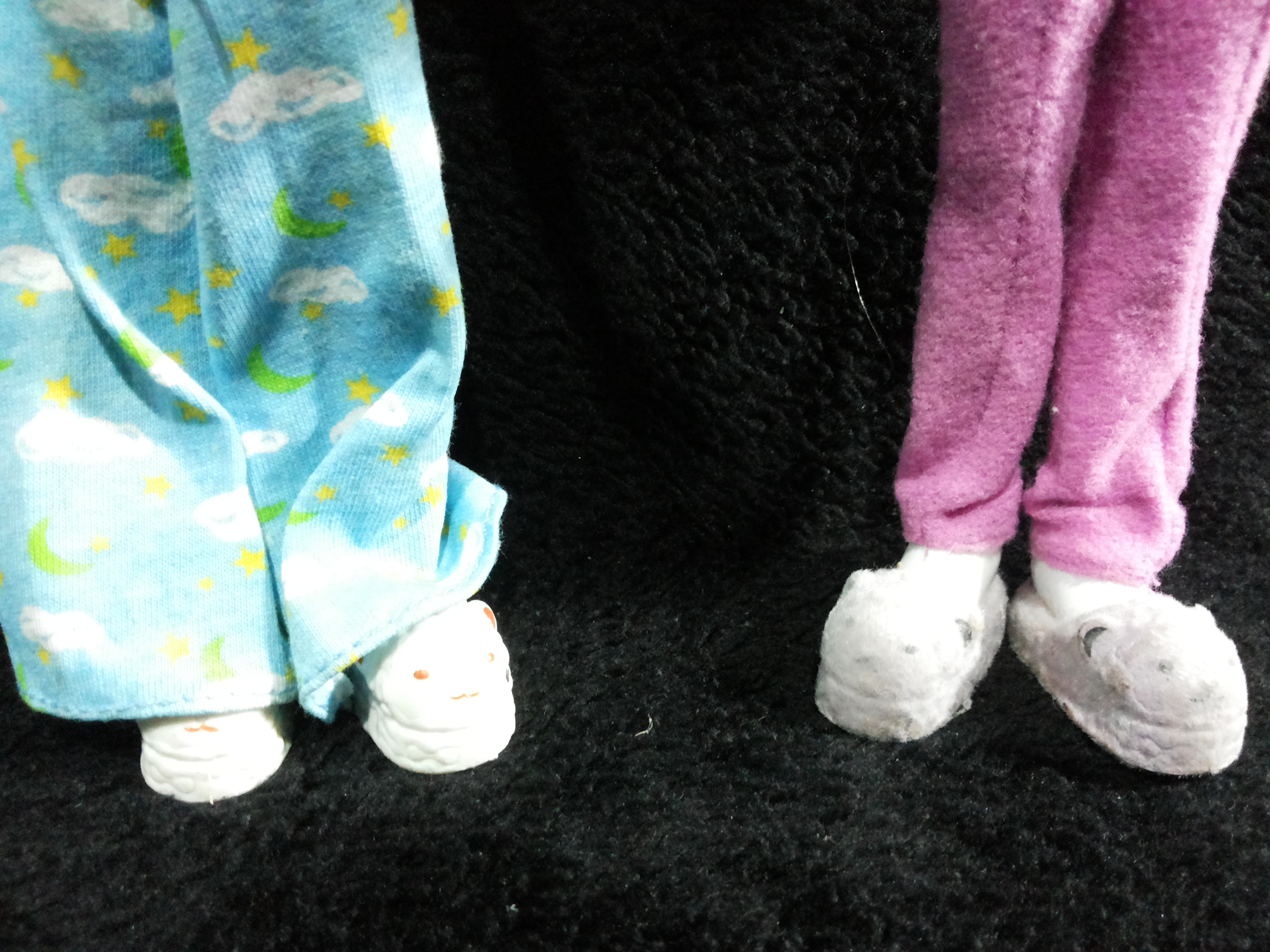 Bratz Slumber Party Sisterhood Set_Sonya & Vinessa ตุ๊กตาแบรทส์แท้มือสองสภาพดีมากๆ