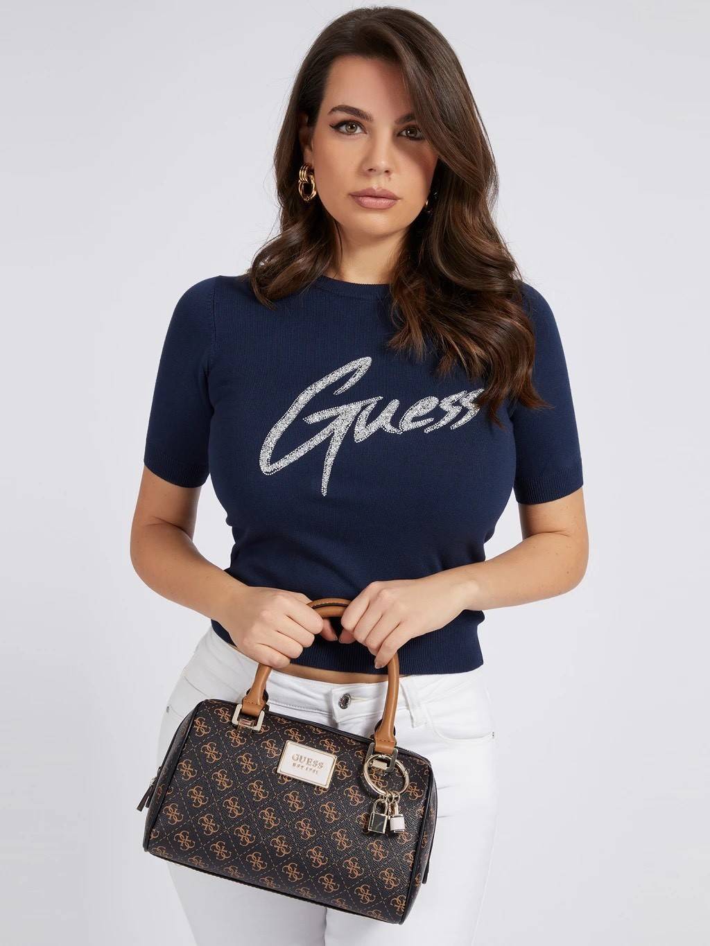 Guess Handbag with Small Shoulder Strap Tyren SG796605 New collection!! Guess ทรงหมอน ขนาดเล็ก ลายซิกเนเจอร์แบรนด์ ทรงหมอนยอดฮิต มีให้เลือก 5 สี สีสวยคลาสสิก เข้ากับง่ายกับทุกชุด ปิด/เปิด ด้วยซิป ภายในโล่งกว้าง แยกเป็นสัดส่วนใช้งาน ซับในตราแบรนด์ ใส่กระเป