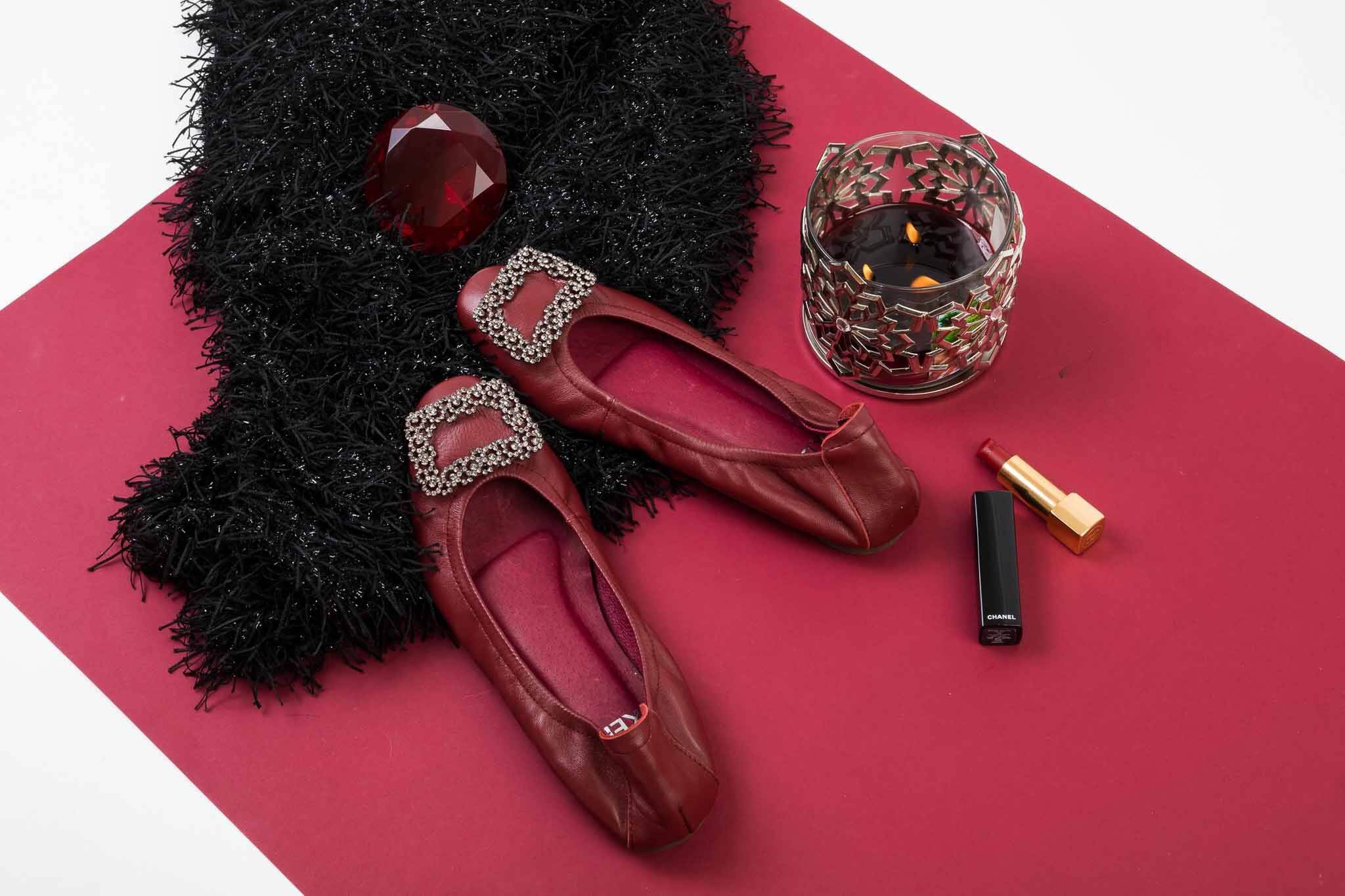 New In กับรองเท้า KEEP รุ่น BALELA FLAT SHOES ดีเทลรองเท้า = รองเท้า หนังแกะแท้ทั้งคู่ ( ด้านนอก และ ซับในด้านใน ) ผิวสัมผัสละเอียด ใส่แล้วสบายเท้ามากๆ มากๆค่า =รุ่นนี้ หน้าเท้ากระชับเก็บรูปเท้า เน้นช่วงเท้าเรียวขึ้น = พื้นรองเท้า เสริมแผ่นรองเท้า หนา - น