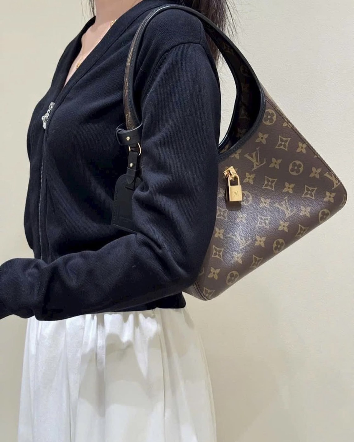 ORI หนังแท้ | LV The Drop PM Bag กระเป๋าสะพายทรงโฮโบ หูจับในตัว โมโนแคนวาสดีไซน์ใหม่ ที่กำลังได้รับความนิยม รูปทรงใช้งานง่าย คล่องตัว สะพายไหล่ได้หรูหราตามแบบฉบับแบรนด์