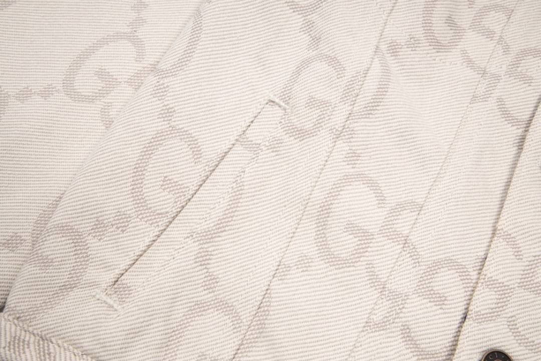 Gucci Maxi GG denim jacket / Gucci jacket Denim เกรดออริจินอล มีป้ายแท็กที่คอเสื้อ ใส่ได้ทั้งผู้หญิงผู้ชาย พร้อมส่งที่ไทย ภาพสินค้าถ่ายจากงานขายจริง ใช้งานต่างประเทศได้