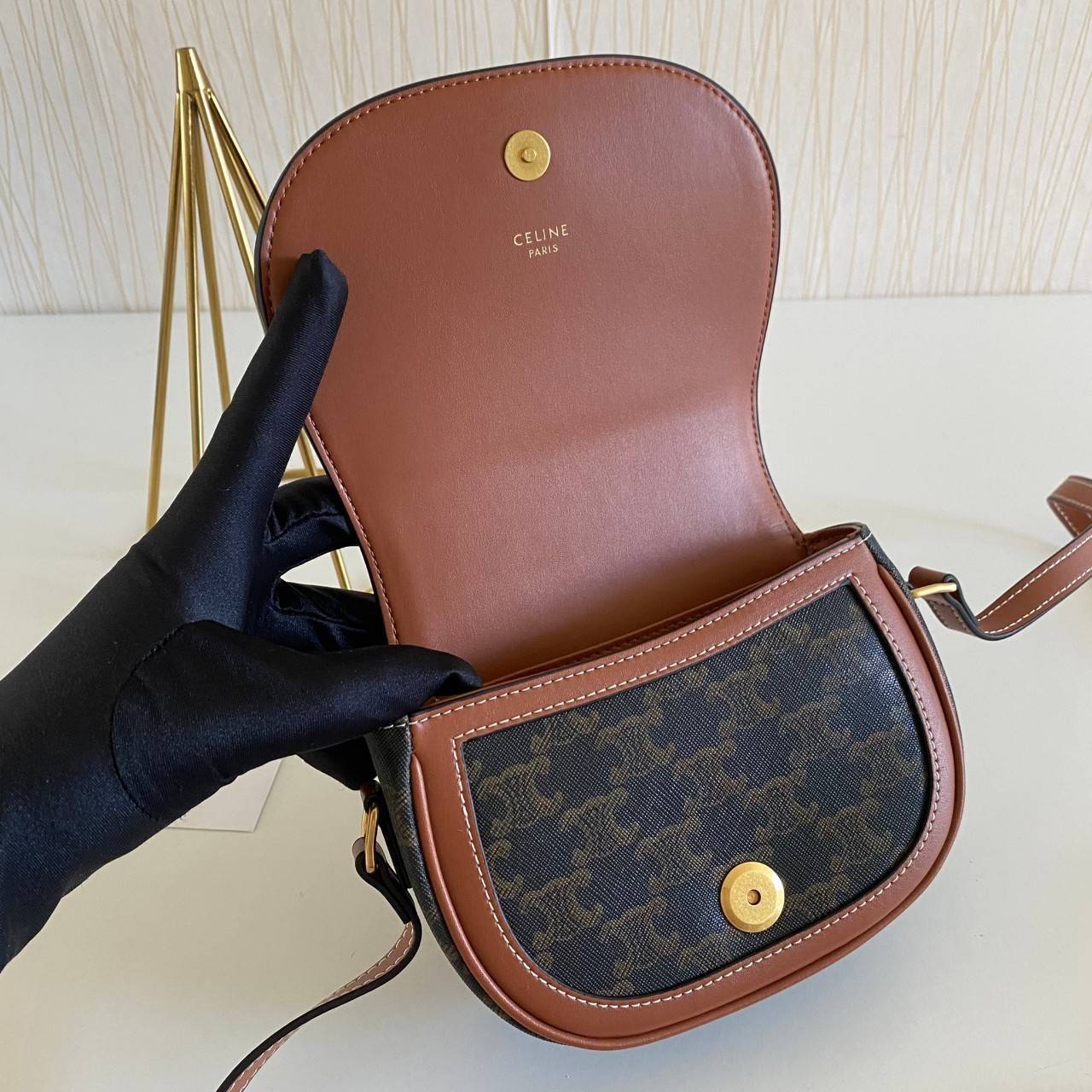 พรีเมี่ยมกิ๊ฟแท้ 100% 】พร้อมส่งที่ไทย!! ที่นี่ที่เดียว CELINE MINI CLASSBODY BAG กระเป๋าขนาดมินิ น่ารักมาก พกพาสะดวก หนังแท้ทั้งใบ ปั้มโลโก้ทุกจุด มาพร้อมอุปกรณ์ครบเซ็ต