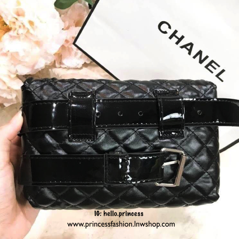 Chanel Waist Bag Gift With Purchase (GWP) กระเป๋าสะพายคาดเอวหรือคาดอก vip. gift ของแท้จาก Chanel Perfume Counter รุ่น Limited Edition วัสดุหนังนิ่มลายตาราง ทรงเหลี่ยมมีโลโก้ด้านหน้า เปิดปิดด้วยฝาปิด กระดุมแม่เหล็ก ภายในโล่ง ซับในลายเเบรนด์ ใส่มือถือได้ทุก