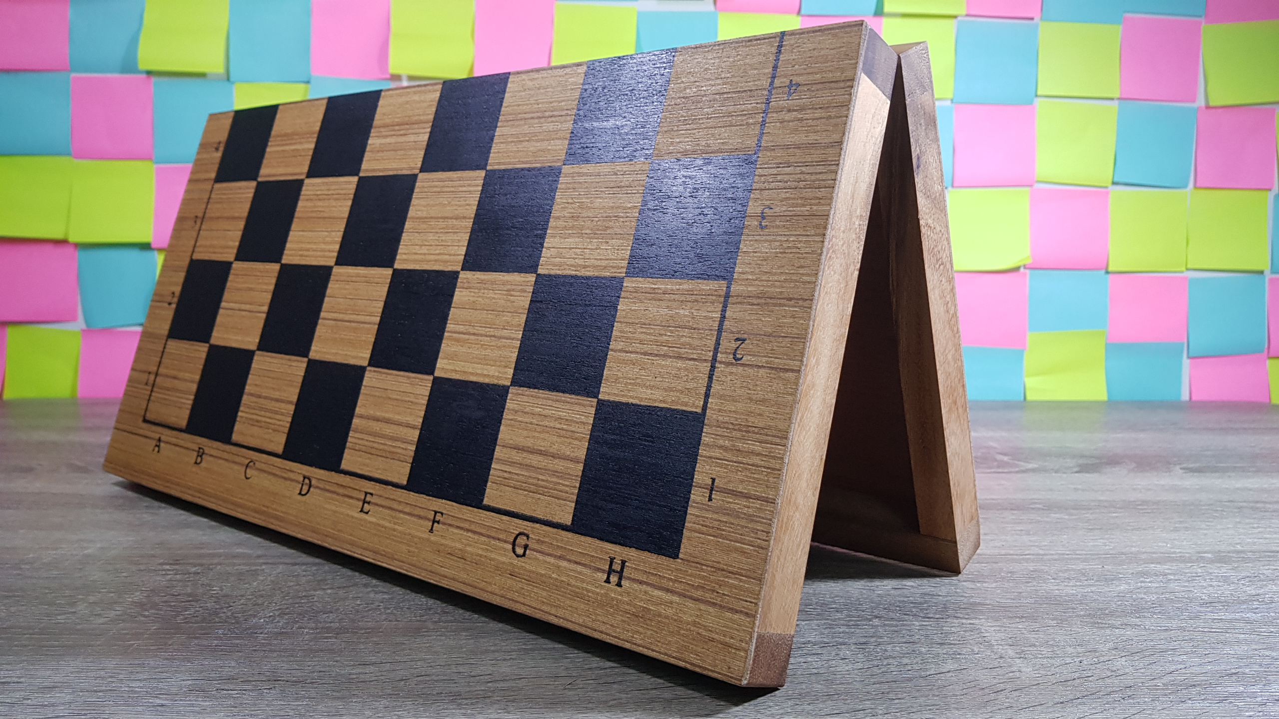 ชุดกระดานไม้ขนาดใหญ่มีตัวอักษรและตัวหมากรุกไทยไม้สักพร้อมกล่องเก็บ