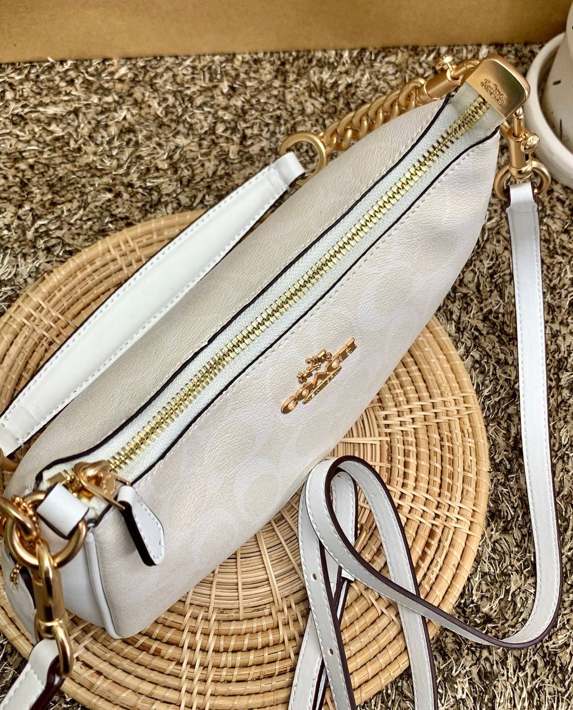 พร้อมส่งครบสี สวยทุกสีเลยค่า😘 ((CA173//CA209//CA548)) COACH TERI SHOULDER BAG 🔹กระเป๋าทรงพอช ในรูปแบบหนังแท้ หนังนิ่มสวยมากค่ะ