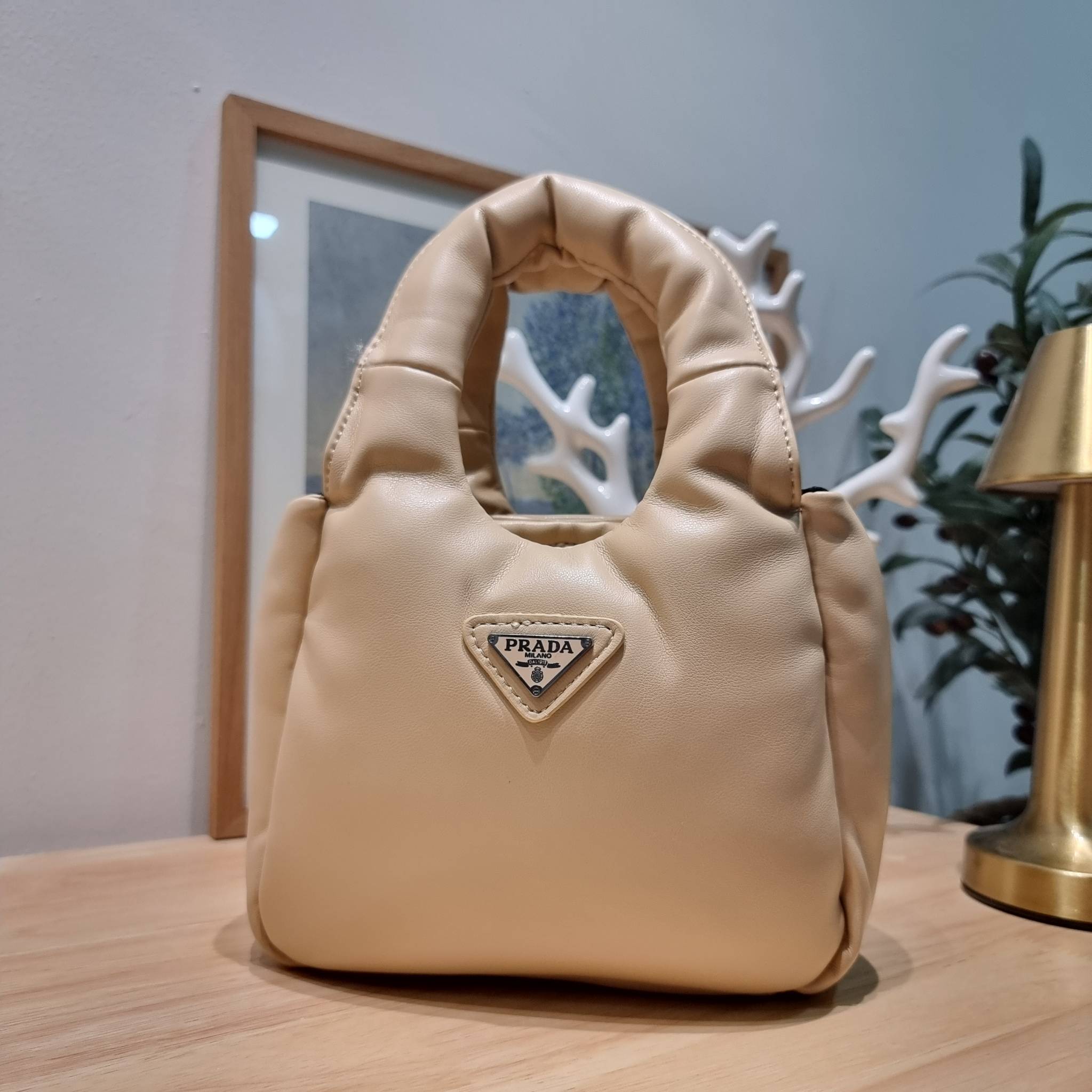 PRADA Small padded Soft nappa-leather bag พร้อมส่ง 4 สี น้องใหม่ล่าสุด กับคอลเลคชั่นที่ทำออกมาตอบโจทย์ได้ทุกไลฟ์สไตล์