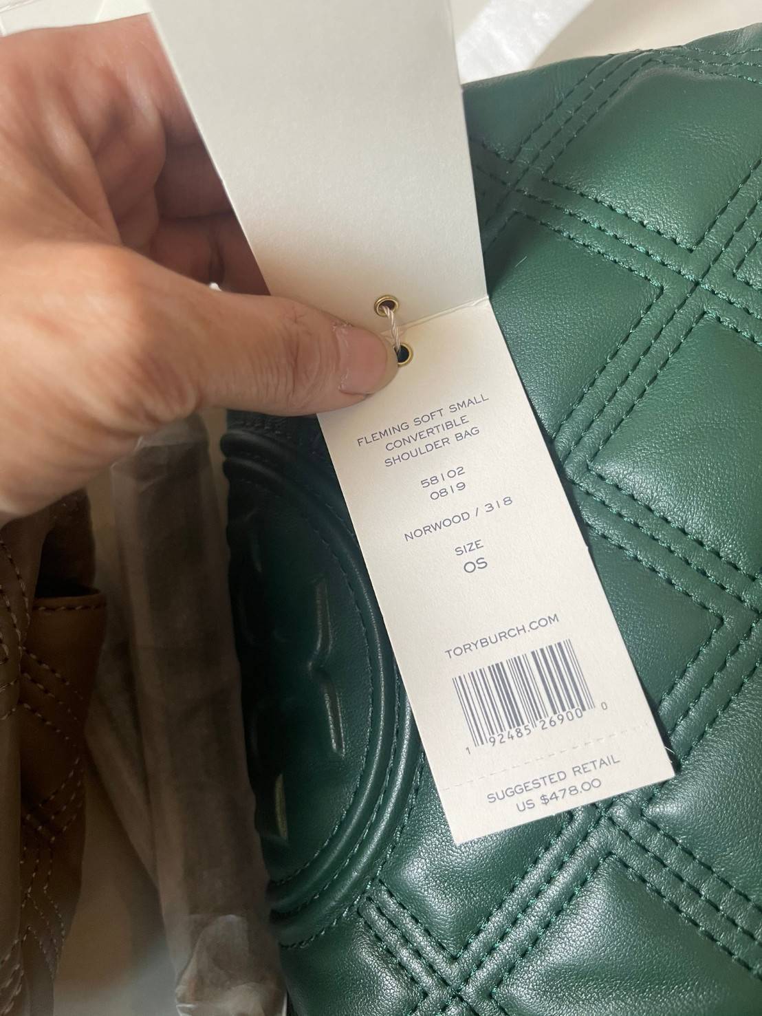 ของแท้ 💯% Tory burch Fleming Soft Small Convetible Shoulder bag กระเป๋าเฟลมมิ่ง (Fleming) สุดคลาสสิค ทำจากหนังนุ่มกับเทคนิคการเย็บแบบควิลท์ เพิ่มความเป็นเอกลักษณ์ด้วยโลโก้ลายดับเบิ้ล