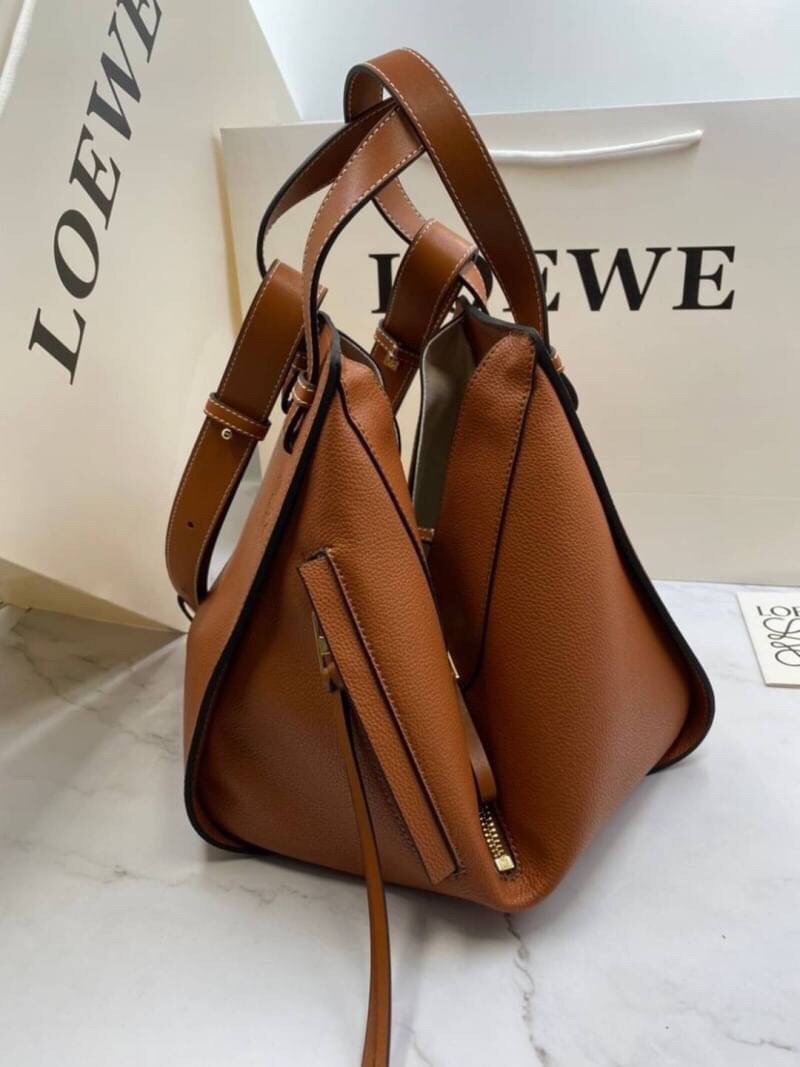 พรีเมี่ยมกิ๊ฟแท้ 100% 】งานหนังแท้ Loewe Hammock Leather Hobo Bag TAN