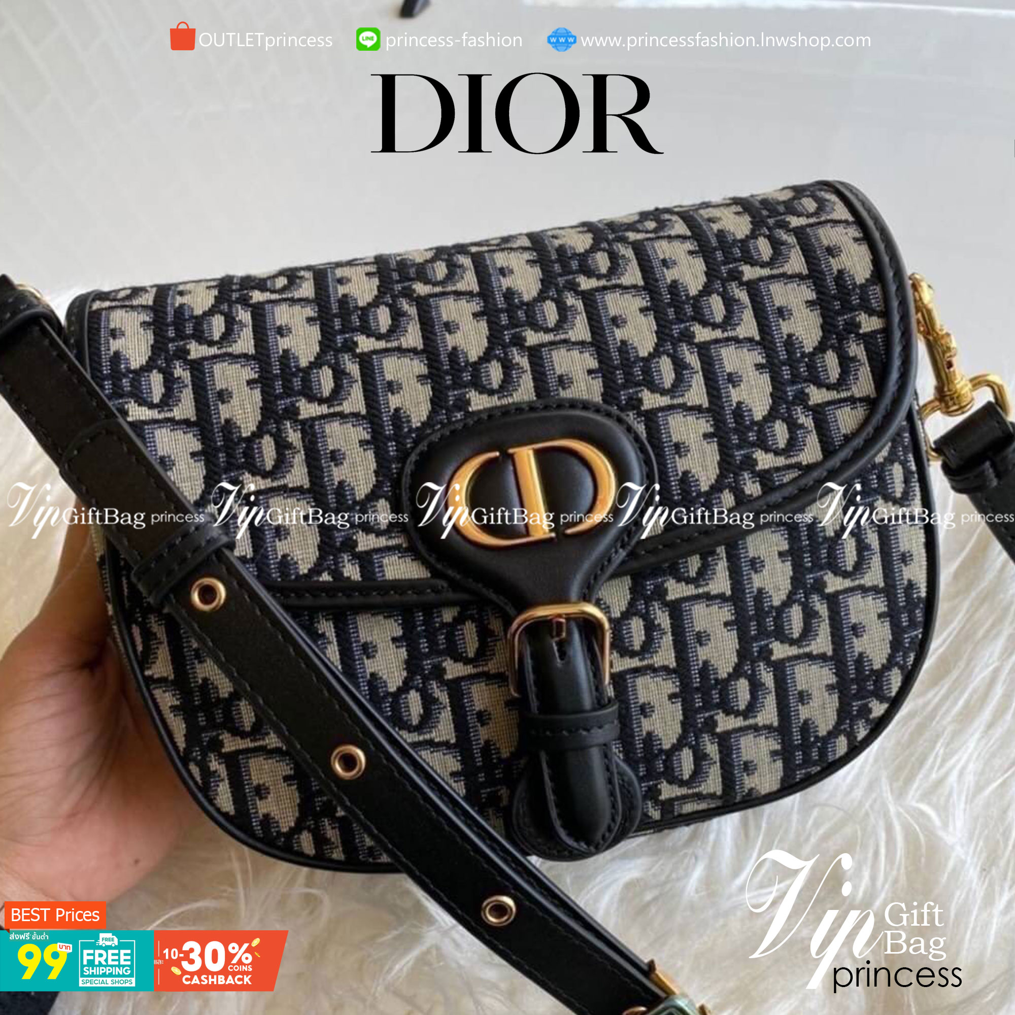 VIP GIFT CHRISTIAN DIOR MEDIUM DIOR BOBBY BAG เรียบหรู ดูดี ก็ต้องไอเท็มนี้ไม่อยากให้พลาด!! สะพายหนังสุดคลาสสิก สวยหรูดูแพงมากๆ สวยเลิศ ใบจริงน่าใช้เกินเบอร์มากจริงๆ งานเลิศๆในราคาสุดคุ้มสาวๆ must have จ้า!! ภาพถ่ายจากสินค้าจริง! สวยมาก พร้อมส่งที่ไทยราคา