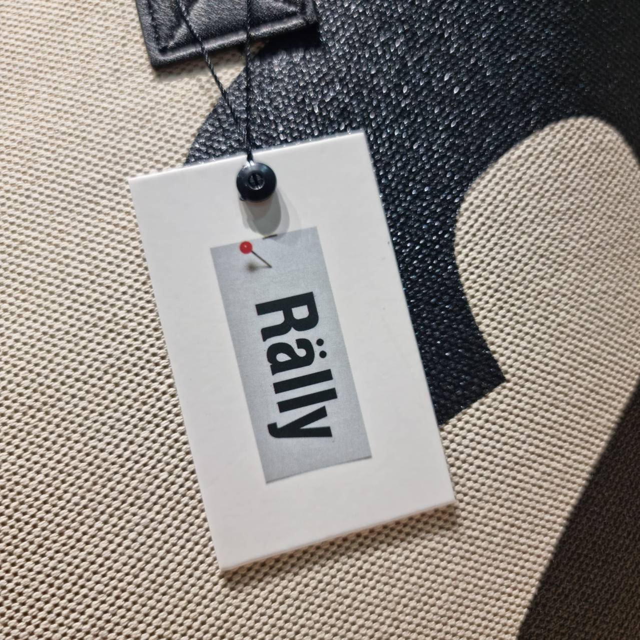 Rally movement tote bag กระเป๋าทรงโท้ท ดีไซน์คลาสสิค เรียบง่ายแต่ดูแพง มีระดับสุดๆ ไอเท็มสุดปัง ออกมาก็ sold out ไวมากๆ รุ่นใหม่และเป็นรุ่นที่ตามหา