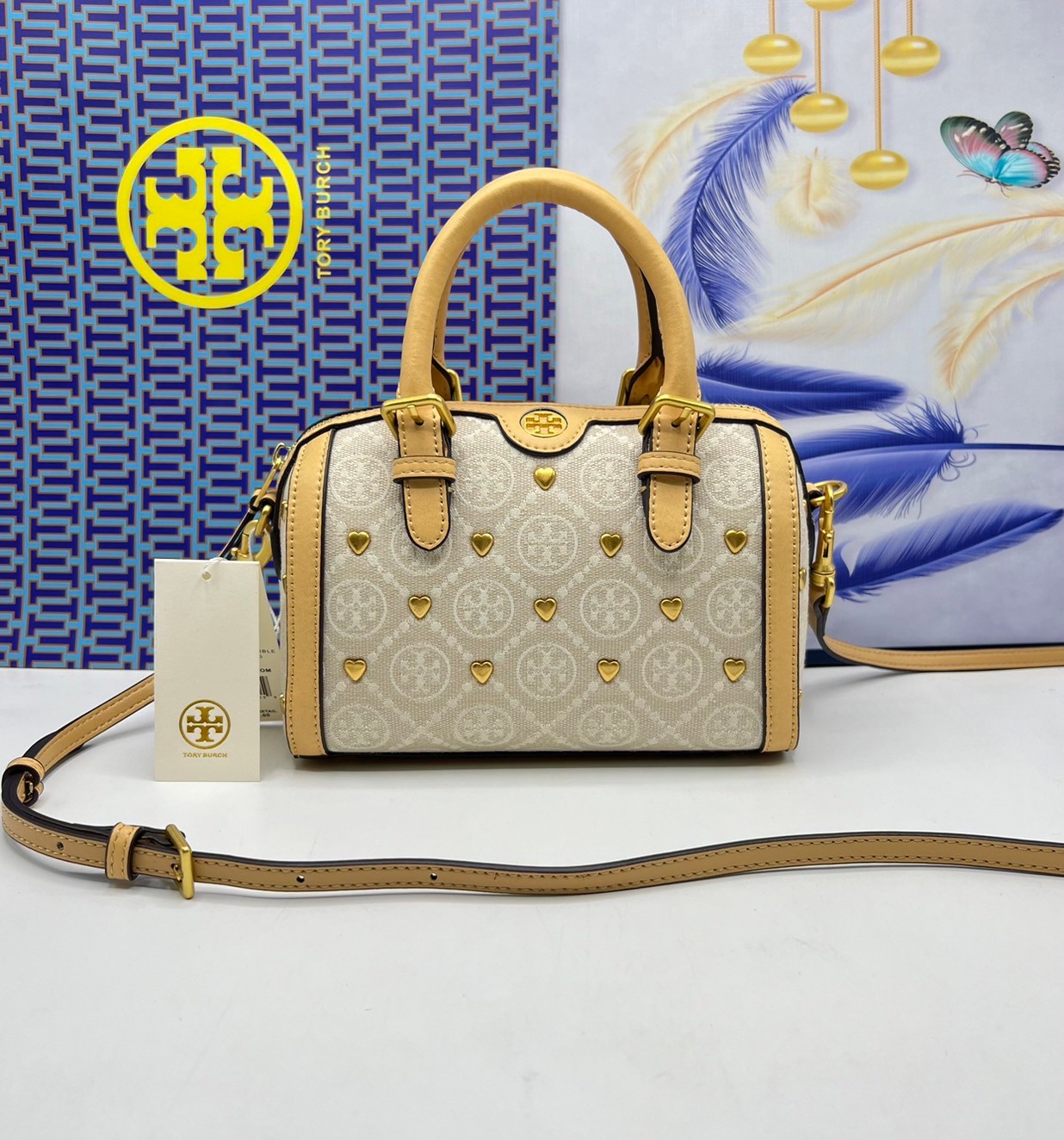 TORY BURCH T MONOGRAM Mini Jacquard Wine Barrel Bag ivory multi heart shape / Tory Boston Bag กระเป๋าทรงหมอนบอสตั้นแต่งหัวใจสีทองสวยหรู น่ารักรุ่นใหม่ล่าสุด เกรดท็อปออริ เทียบแท้ 1:1 เกรดดีสุด ใช้งานต่างประเทศได้