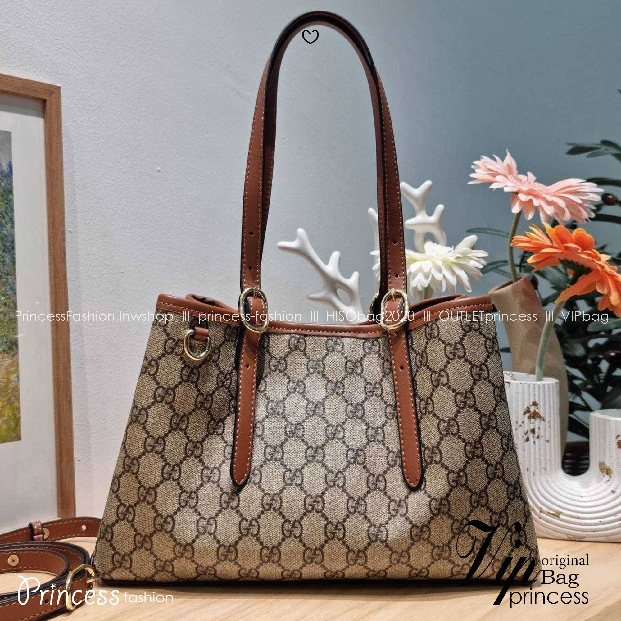 GUCCI GG Emblem small tote bag กระเป๋าทรงโท้ทสะพายไหล่ ที่ขนาดกำลังสวย ใส่ของได้แบบจุกๆ หูสะพายปรับและถอดออกได้ เก๋มากๆ