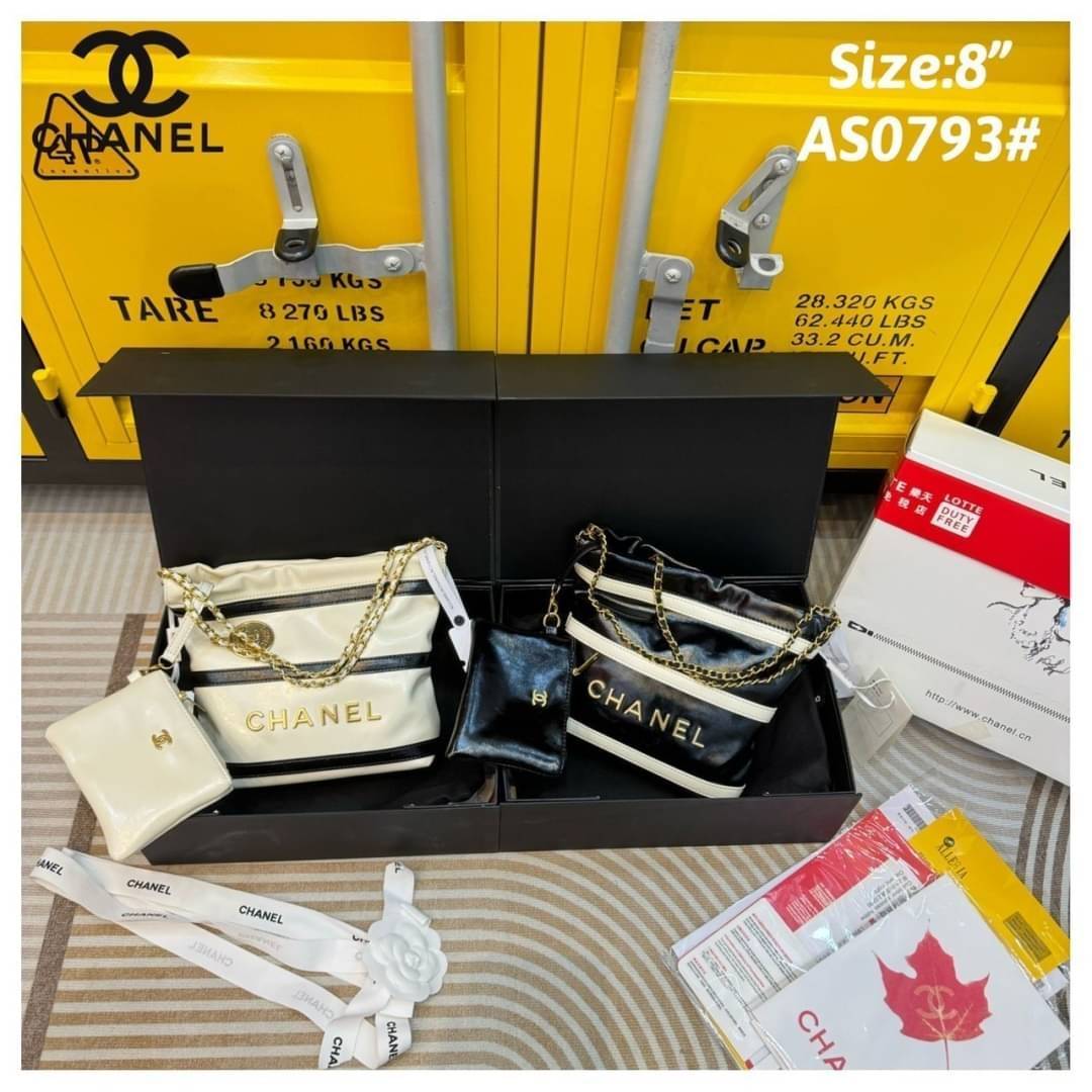 CHANEL 22 Shoulder Hobo Tote 2Tone กระเป๋าโฮโบทรงโท้ทมินิ สีใหม่ทูโทนตัดขาวดำ เกินต้านที่สุดกับไอเท็มนี้ ที่สาวๆหรือใครๆก็ต้องมีแล้ว!! น่ารักจริงจัง!!
